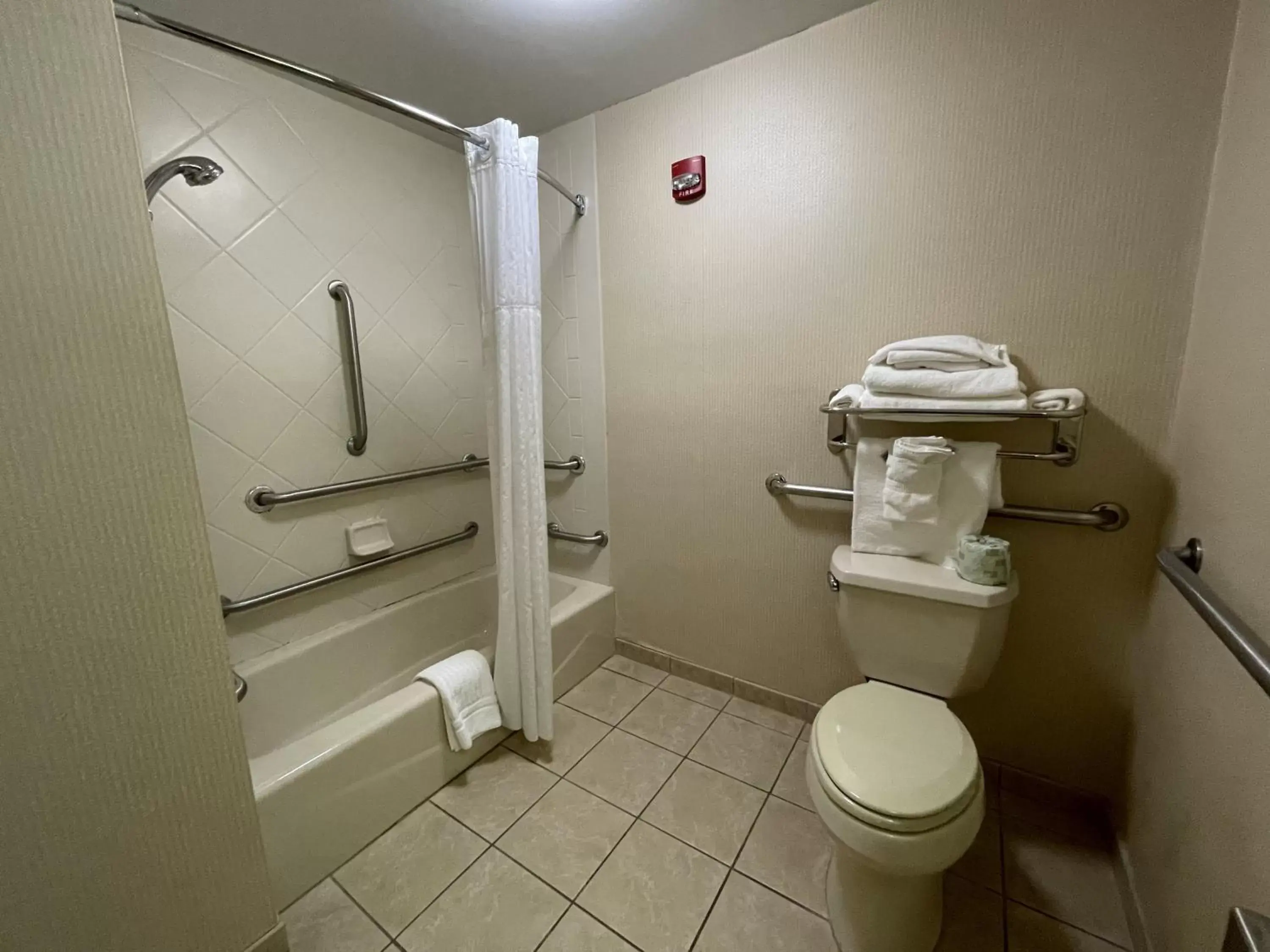 Bathroom in Comfort Suites East Brunswick - South River