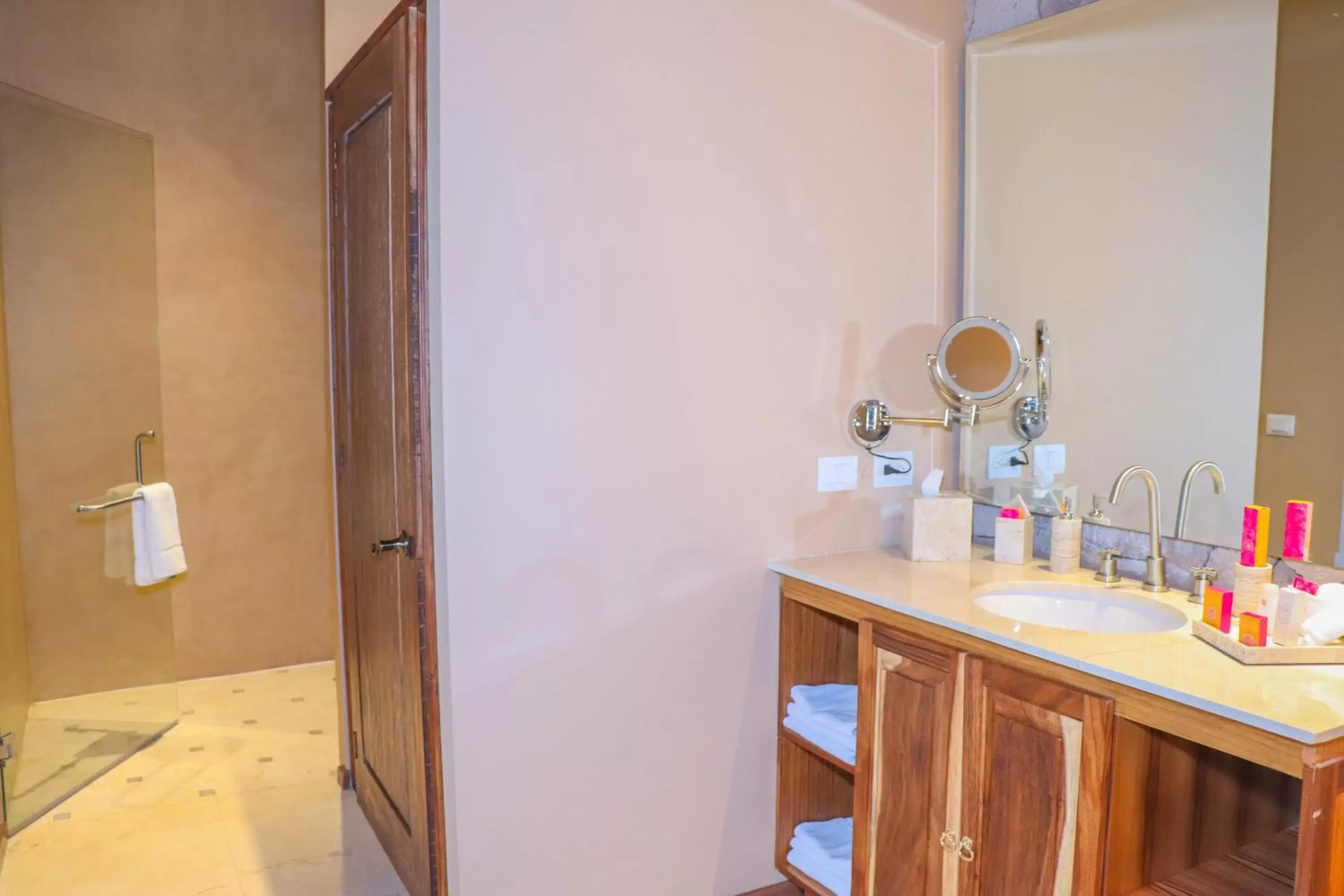 Photo of the whole room, Bathroom in Gamma Morelia Vista Bella