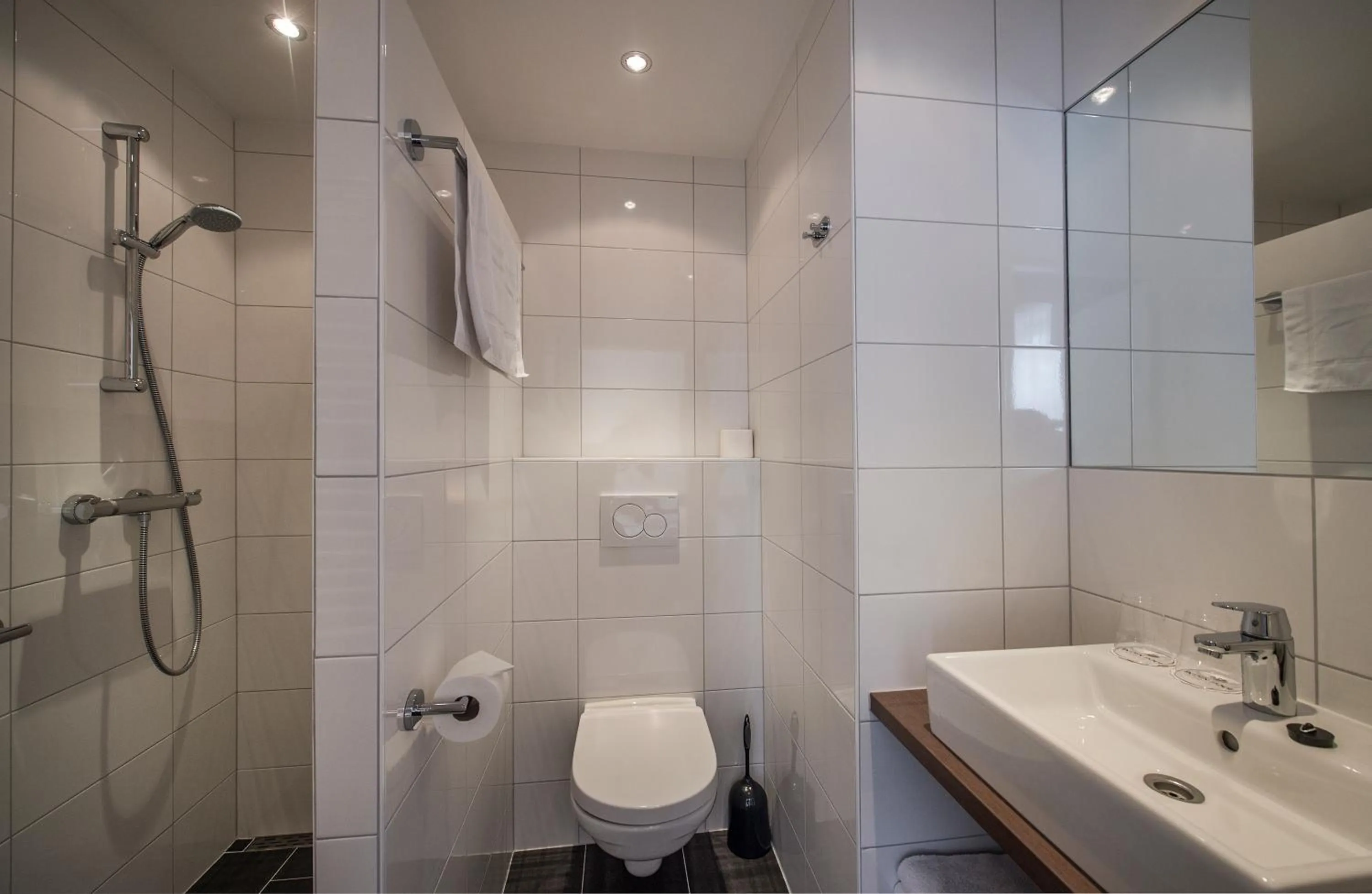 Shower in Hotel Restaurant in den Hoof
