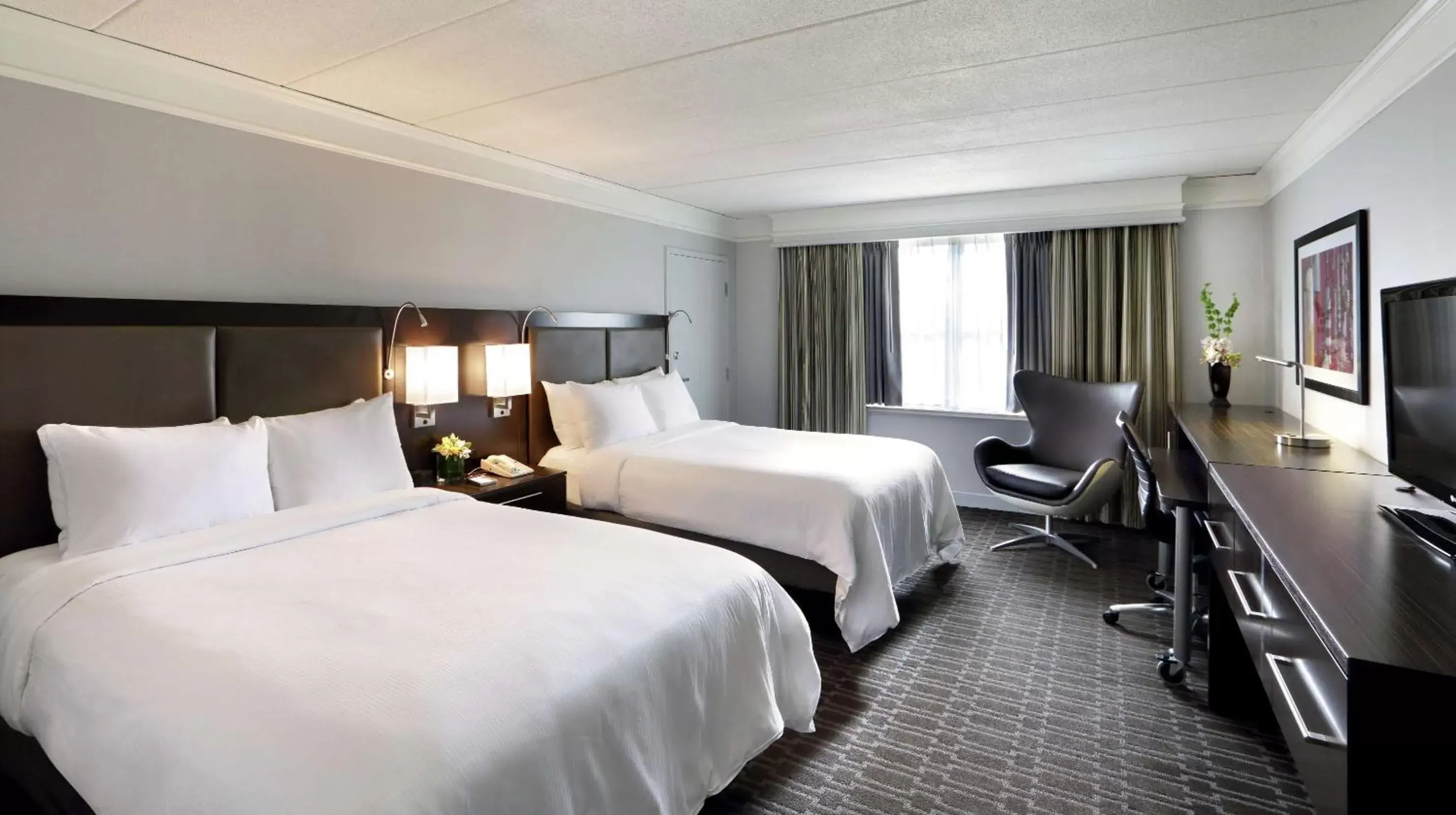 Bedroom, Bed in Hilton Mystic Bedroom, Bed in Hilton Mystic