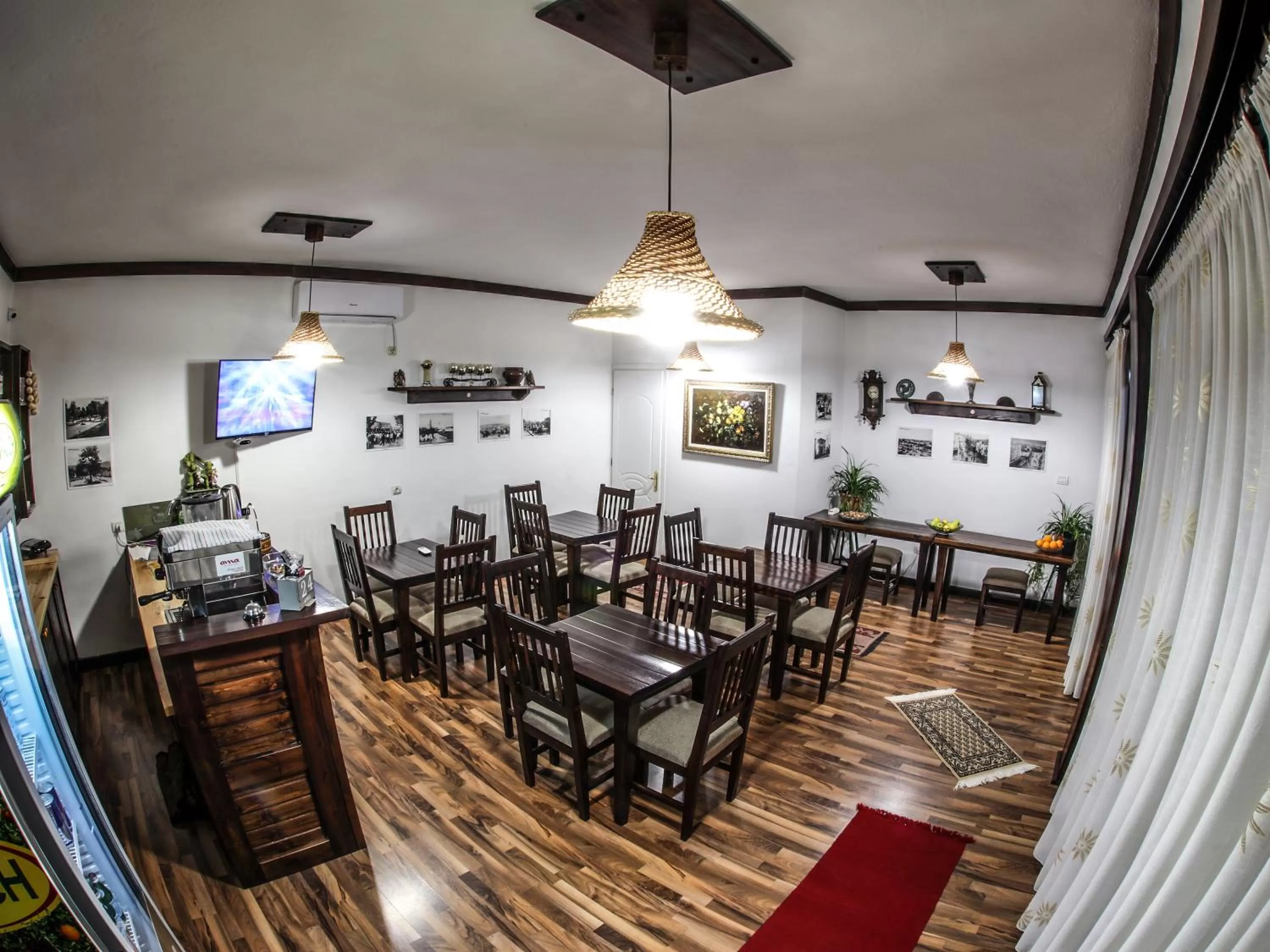 Restaurant/places to eat in Hotel Bujtina e Bardhe