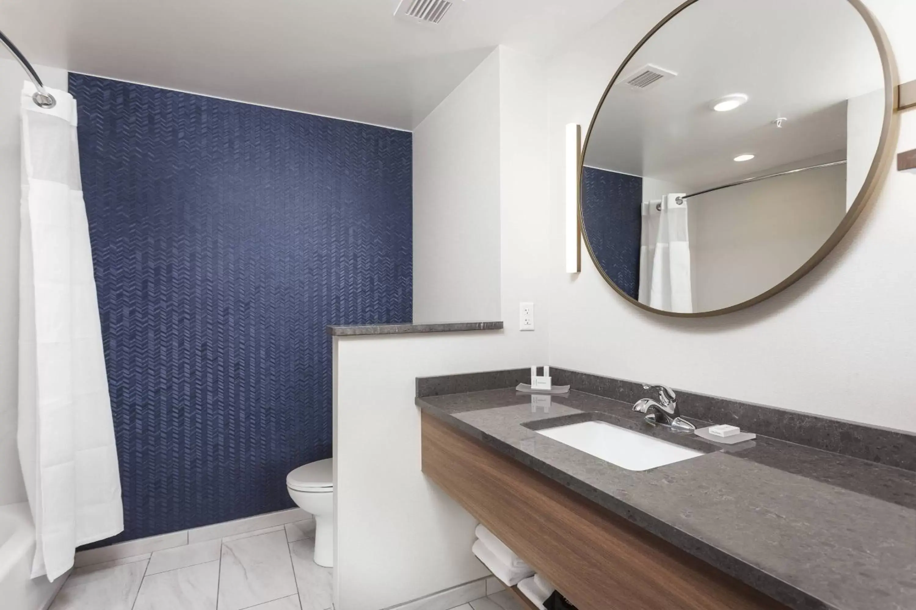 Bathroom in Fairfield Inn & Suites by Marriott Lebanon