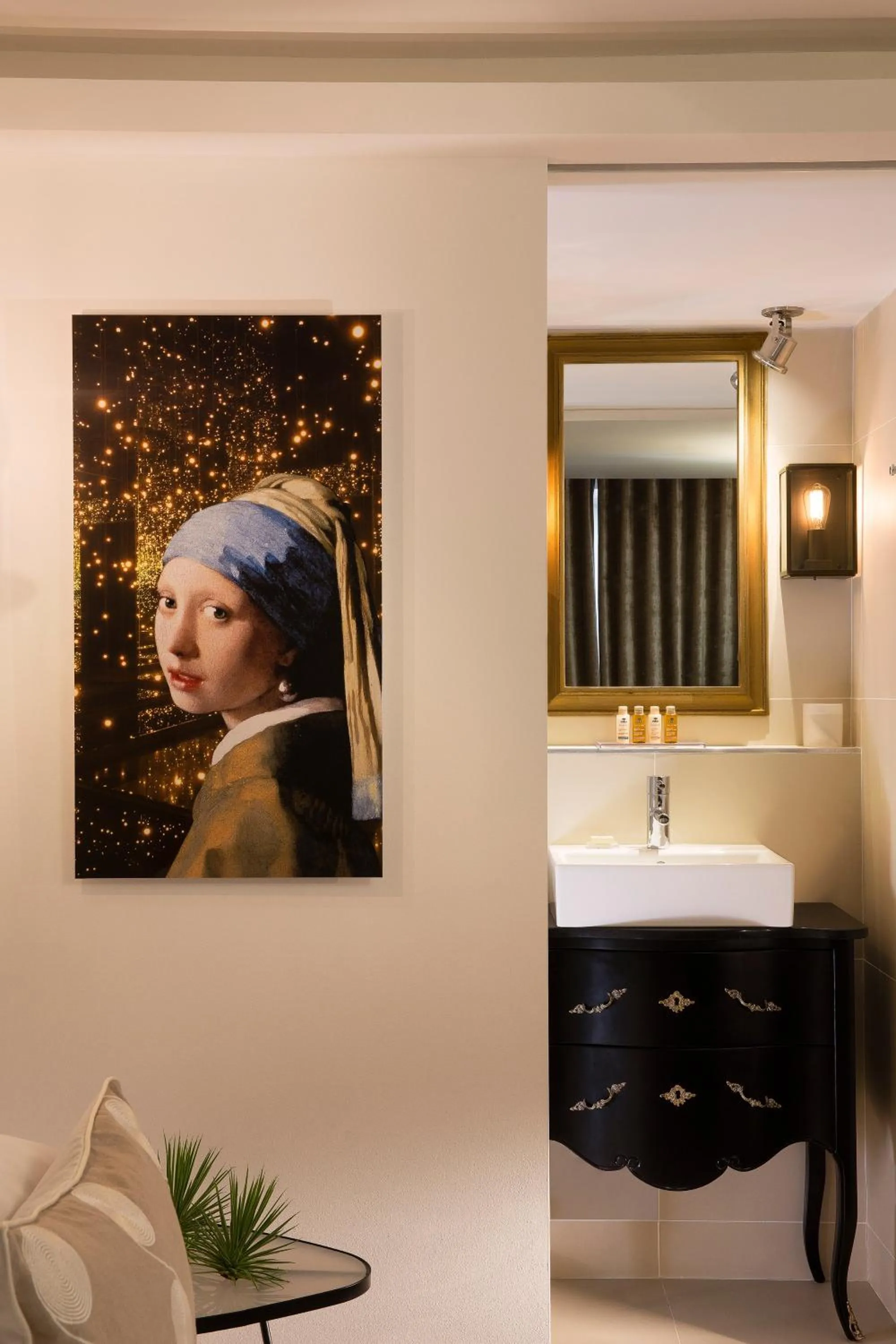 Decorative detail in Hôtel Molière