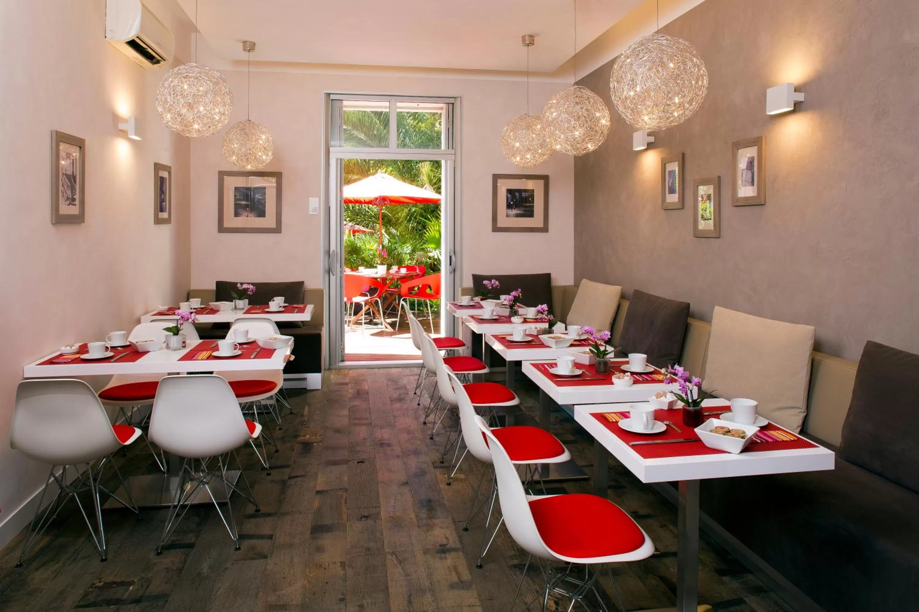 Restaurant/places to eat in Hotel des Arceaux