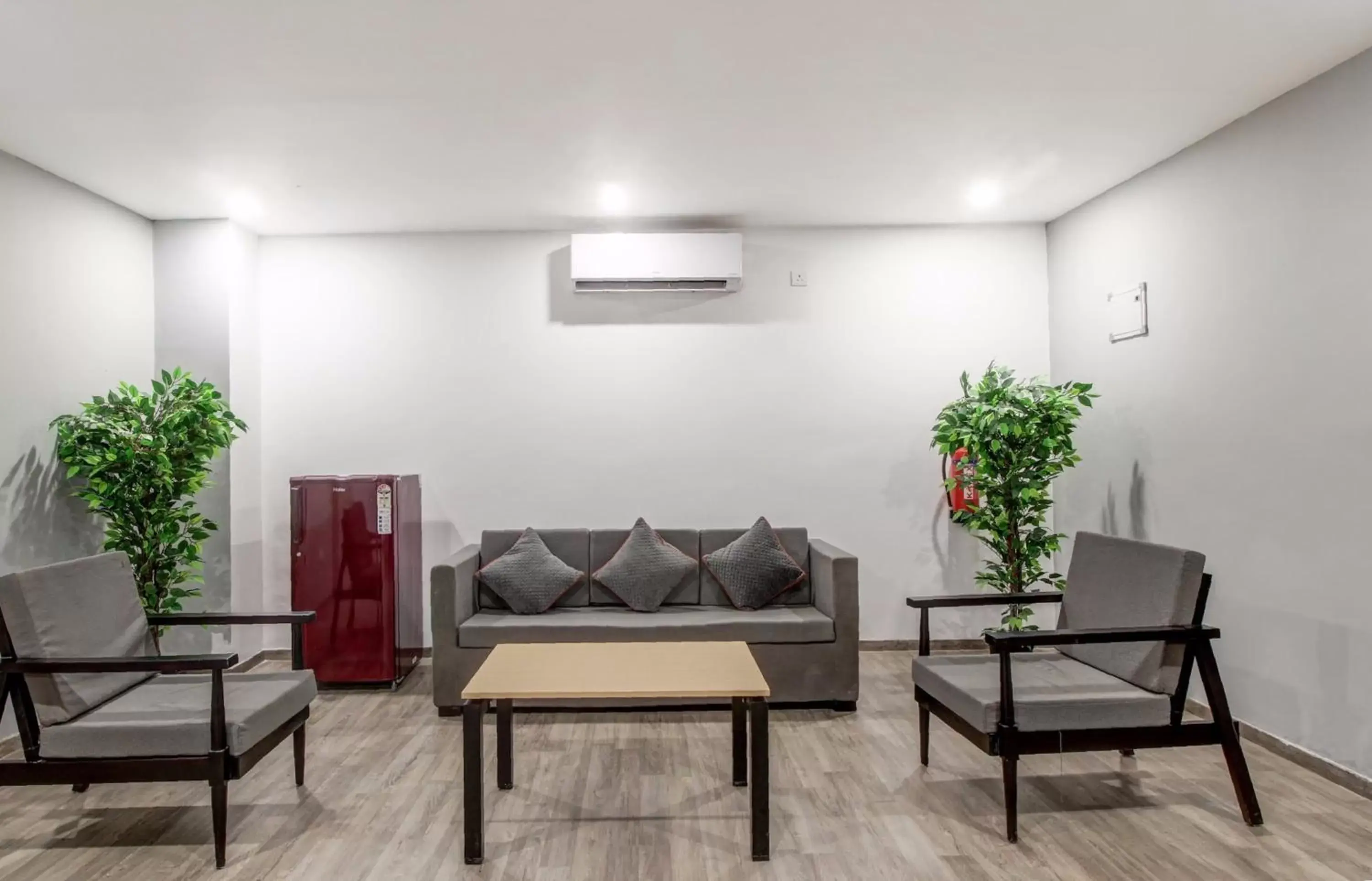 Lobby or reception, Seating Area in Townhouse RCC Majestic 397 LB Nagar