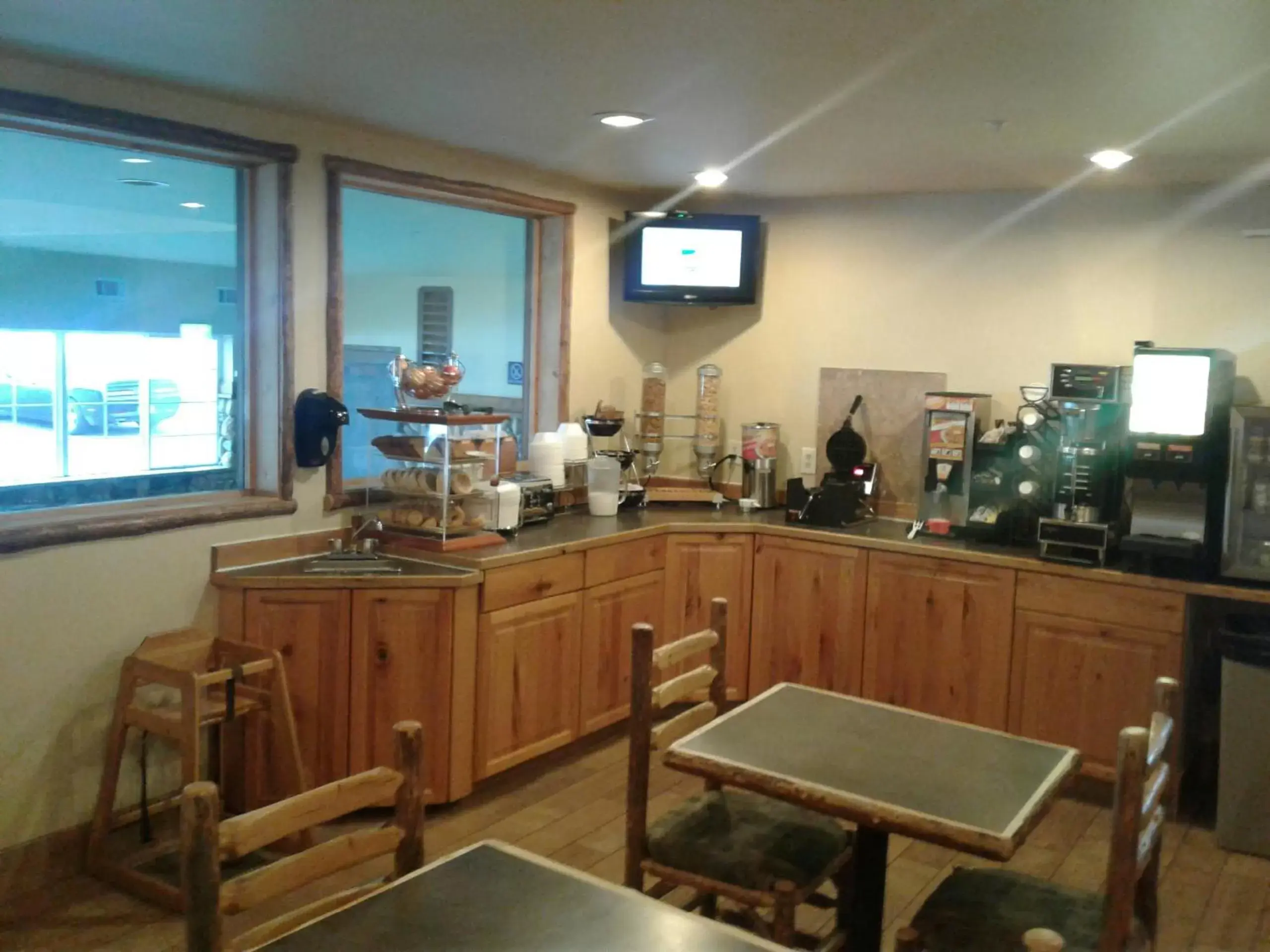 Restaurant/places to eat in Microtel Inn & Suites by Wyndham Bozeman Restaurant/places to eat in Microtel Inn & Suites by Wyndham Bozeman