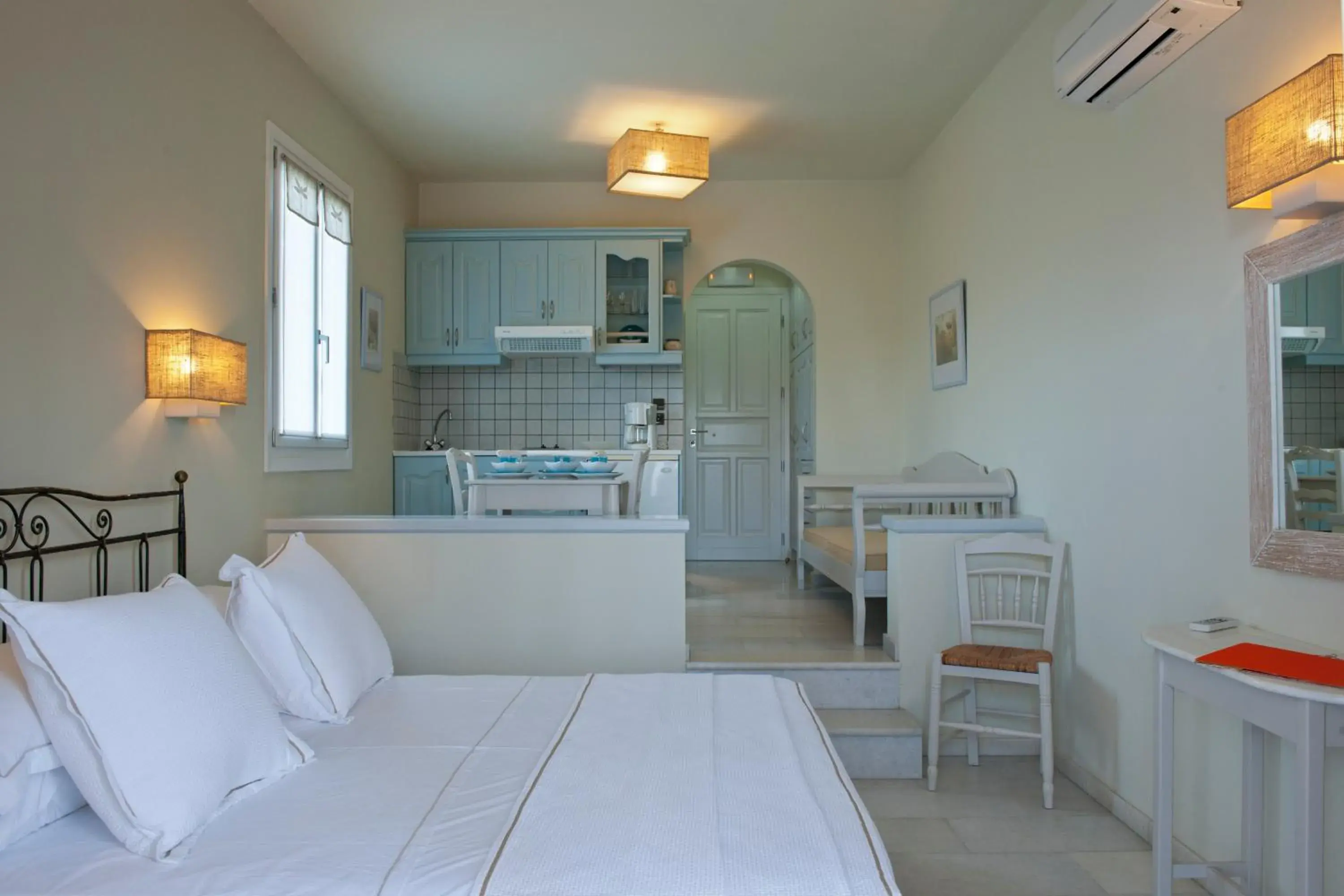 Photo of the whole room, Kitchen/Kitchenette in Ammos Naxos Exclusive Apartment