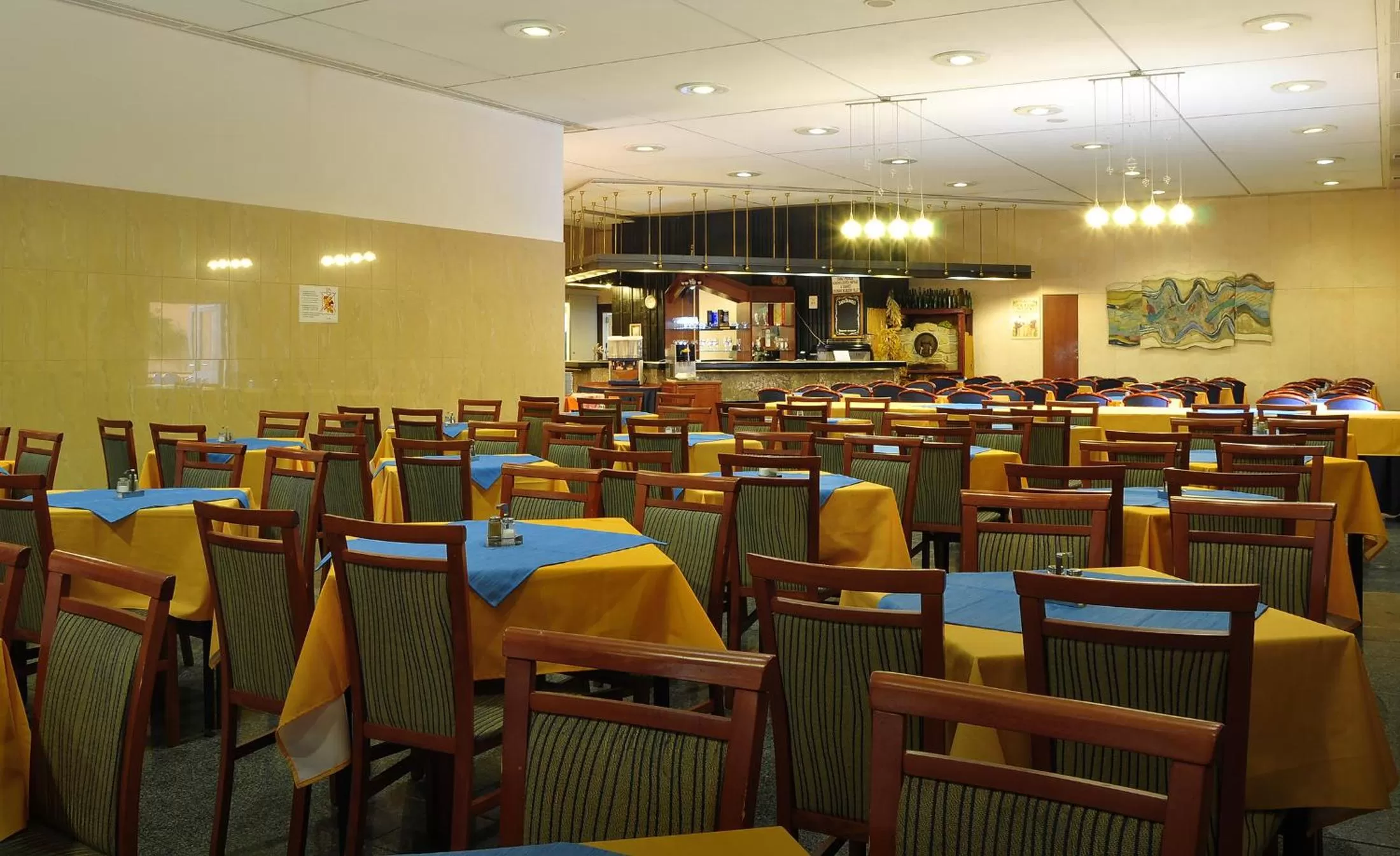 Restaurant/places to eat in Olympik Tristar