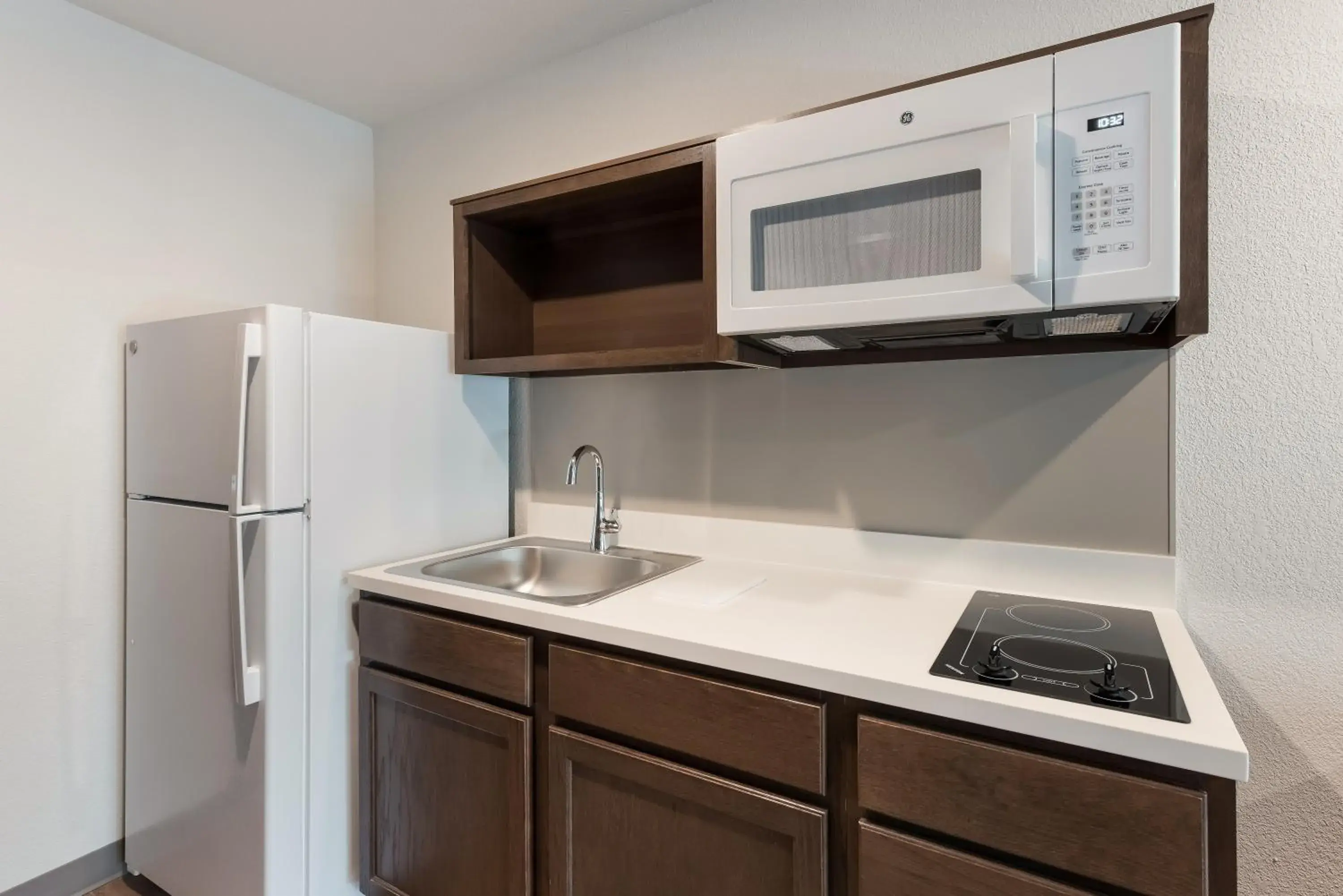 Kitchen/Kitchenette in WoodSpring Suites Dayton North