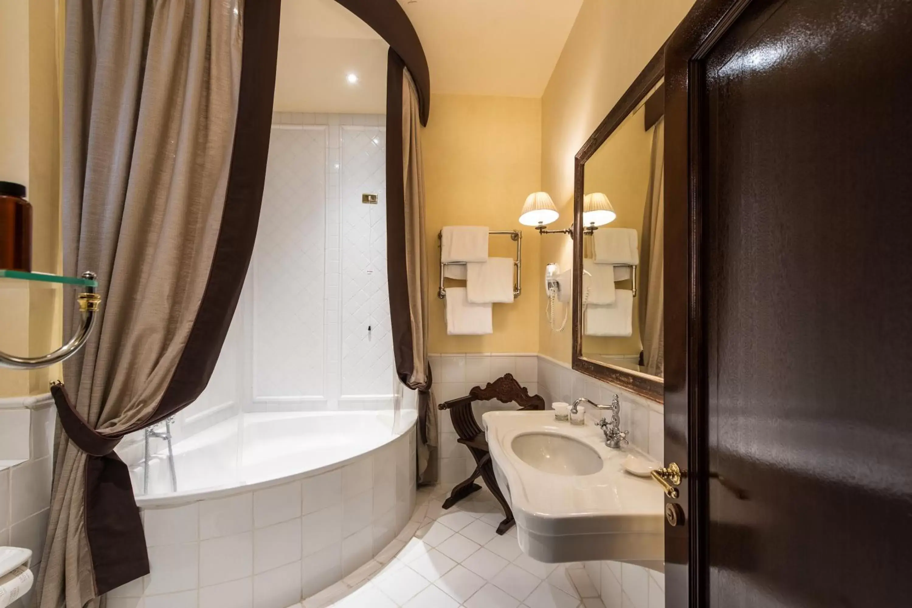 Bathroom in Grand Hotel Baglioni