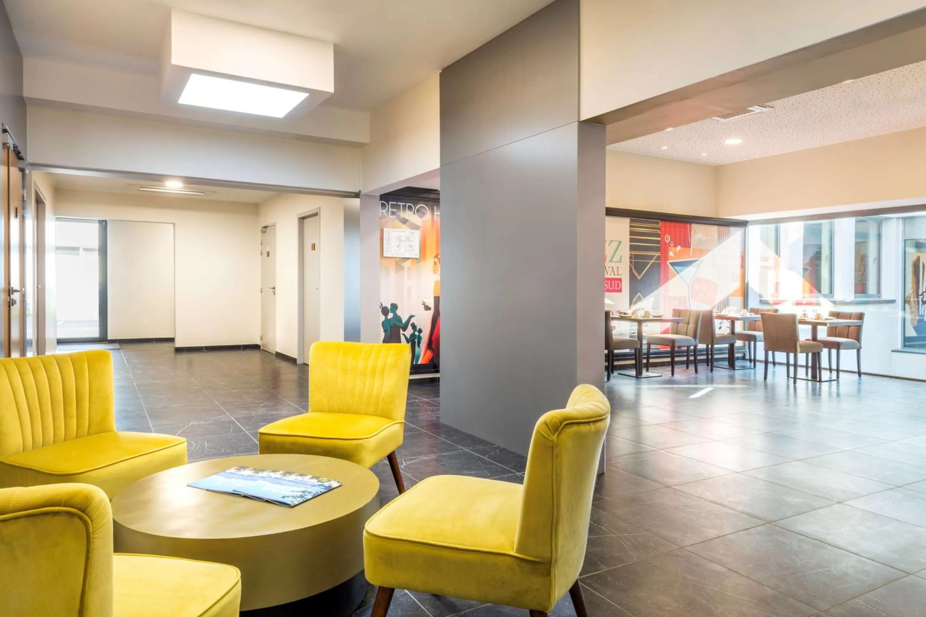 Lobby or reception in Best Western Hôtel Journel Paris Sud