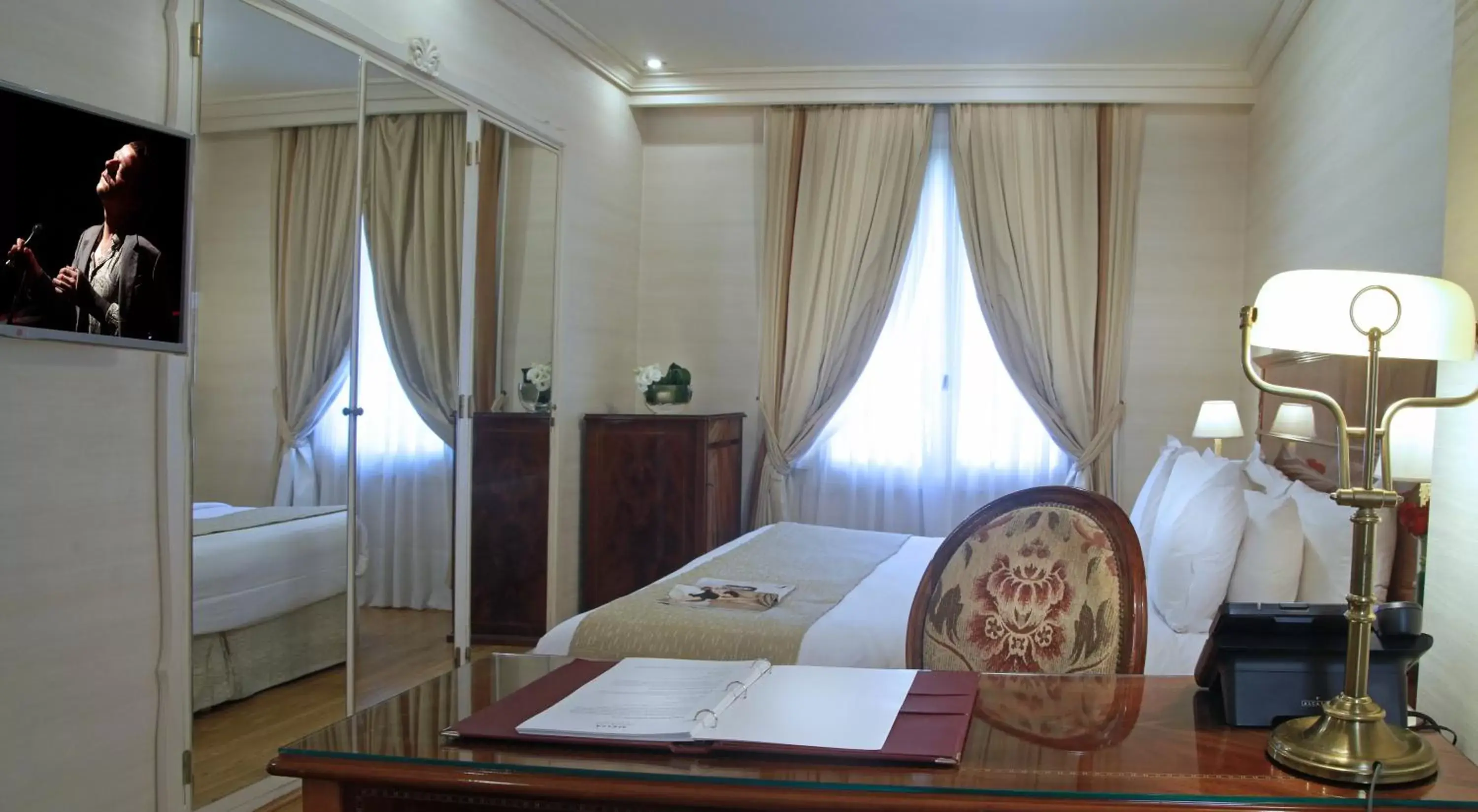 Photo of the whole room, Bed in Melia Recoleta Plaza Hotel