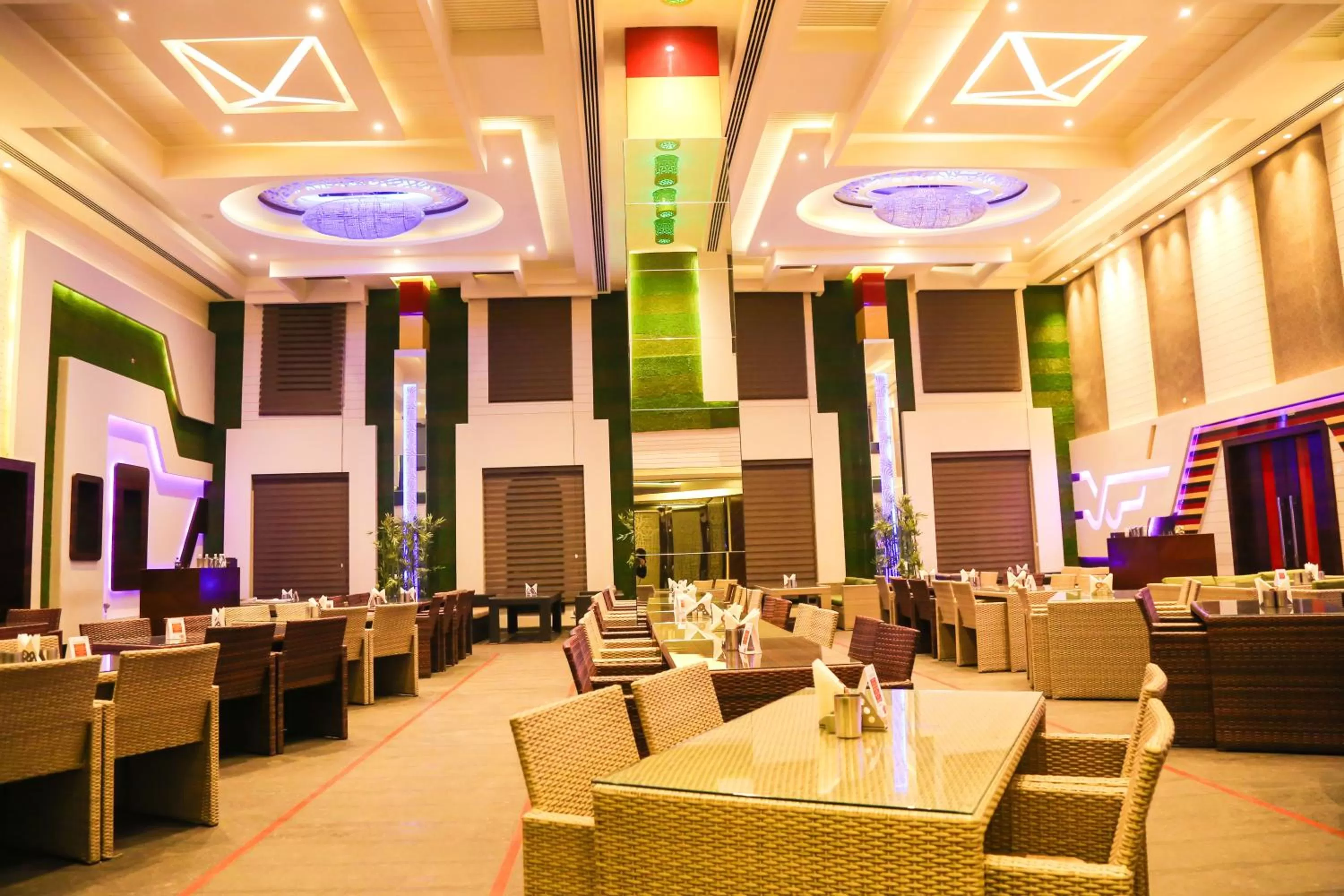 Restaurant/places to eat in The Vivaan Hotel & Resorts Karnal