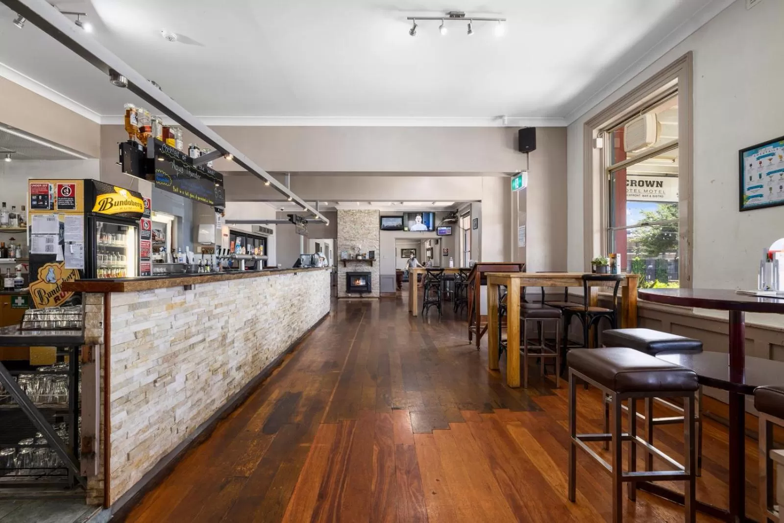 Food and drinks, Restaurant/Places to Eat in Crown Hotel Motel