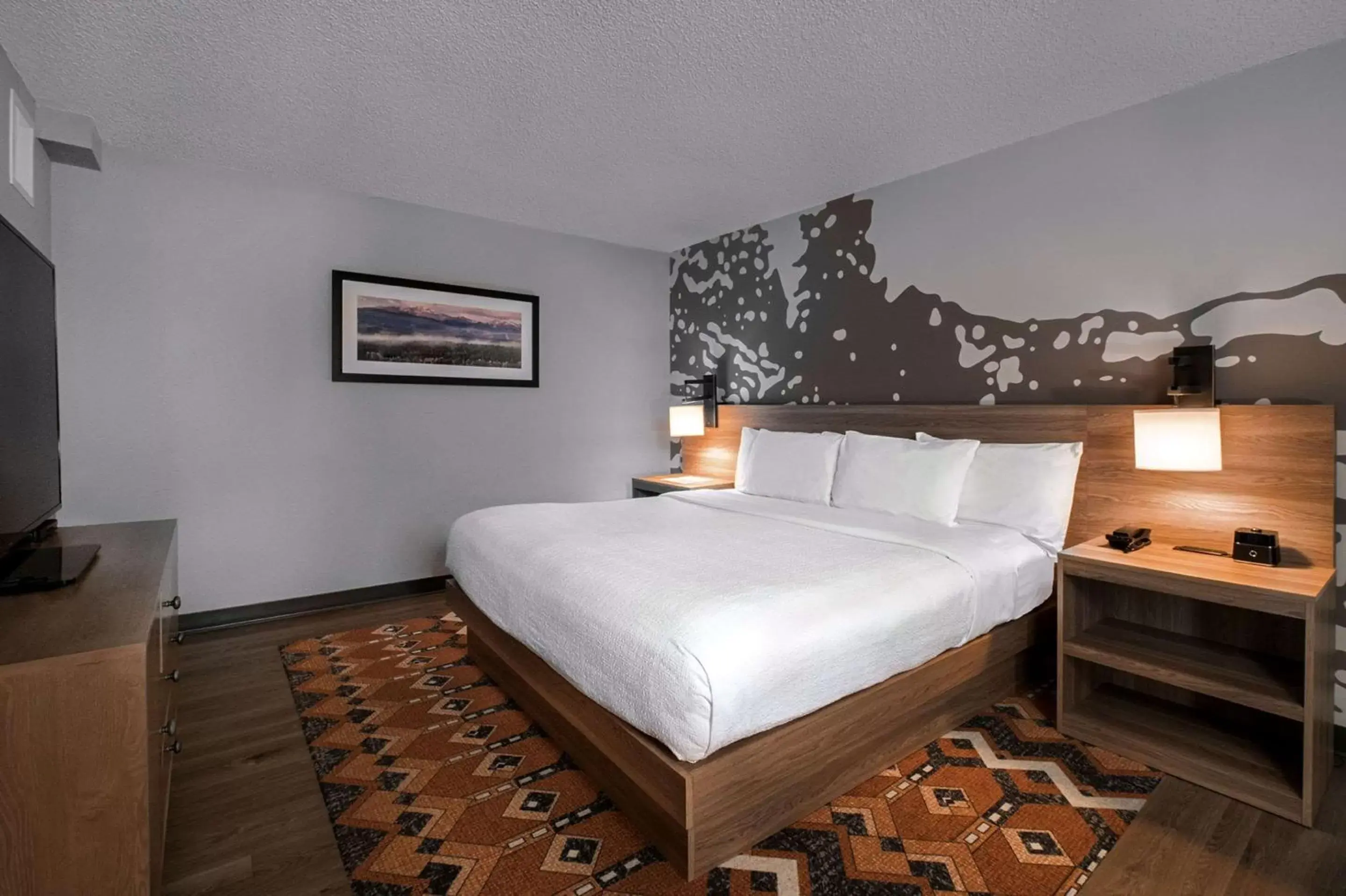 Bedroom, Bed in The Ridgeline Hotel, Estes Park, Ascend Hotel Collection