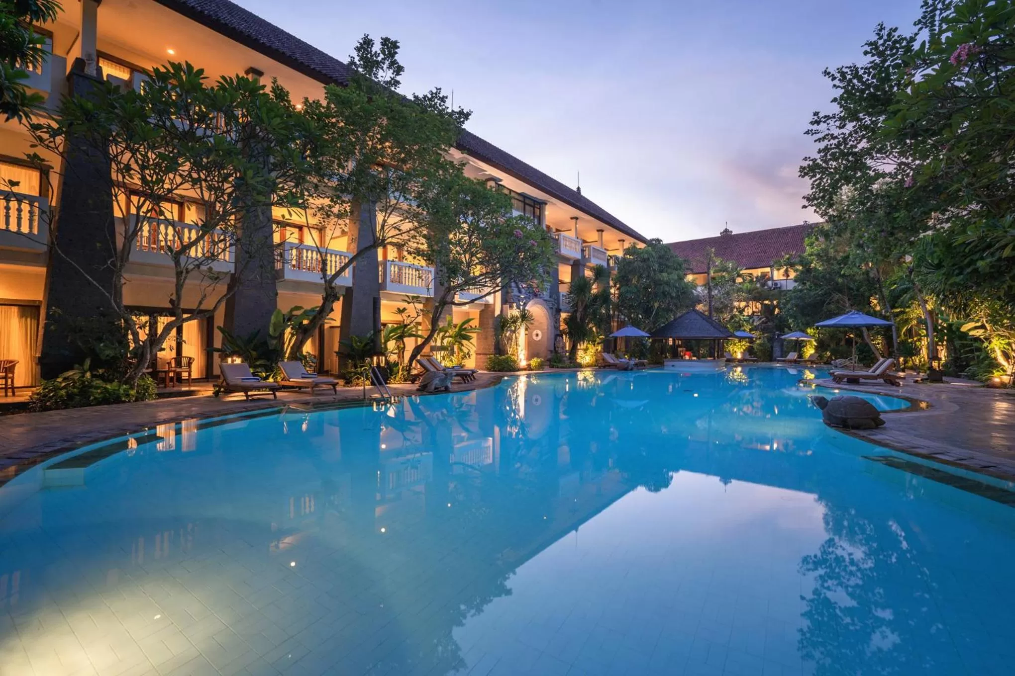 Swimming pool in Hotel Kumala Pantai