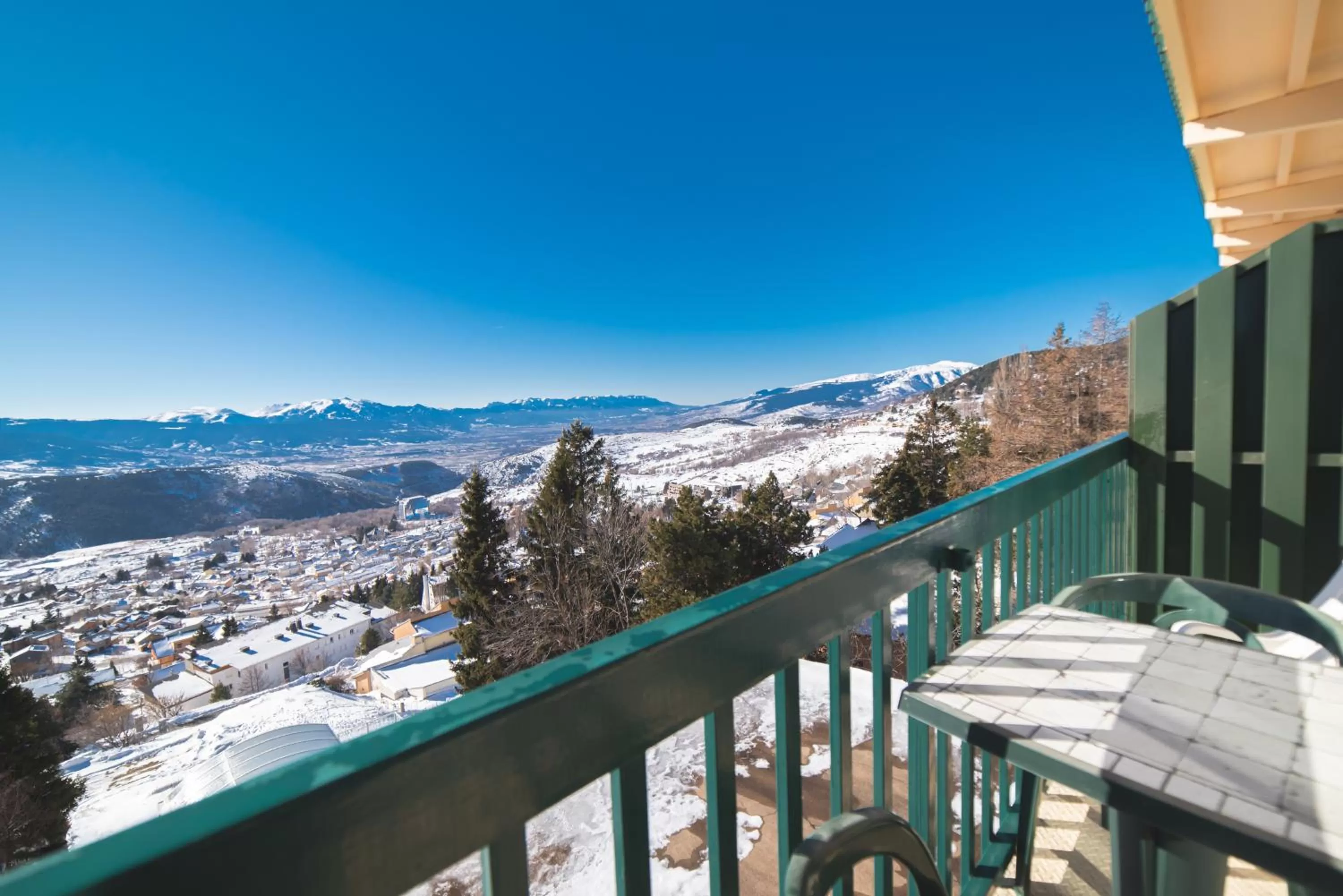 Mountain view, Balcony/Terrace in Hotel des Pyrénées