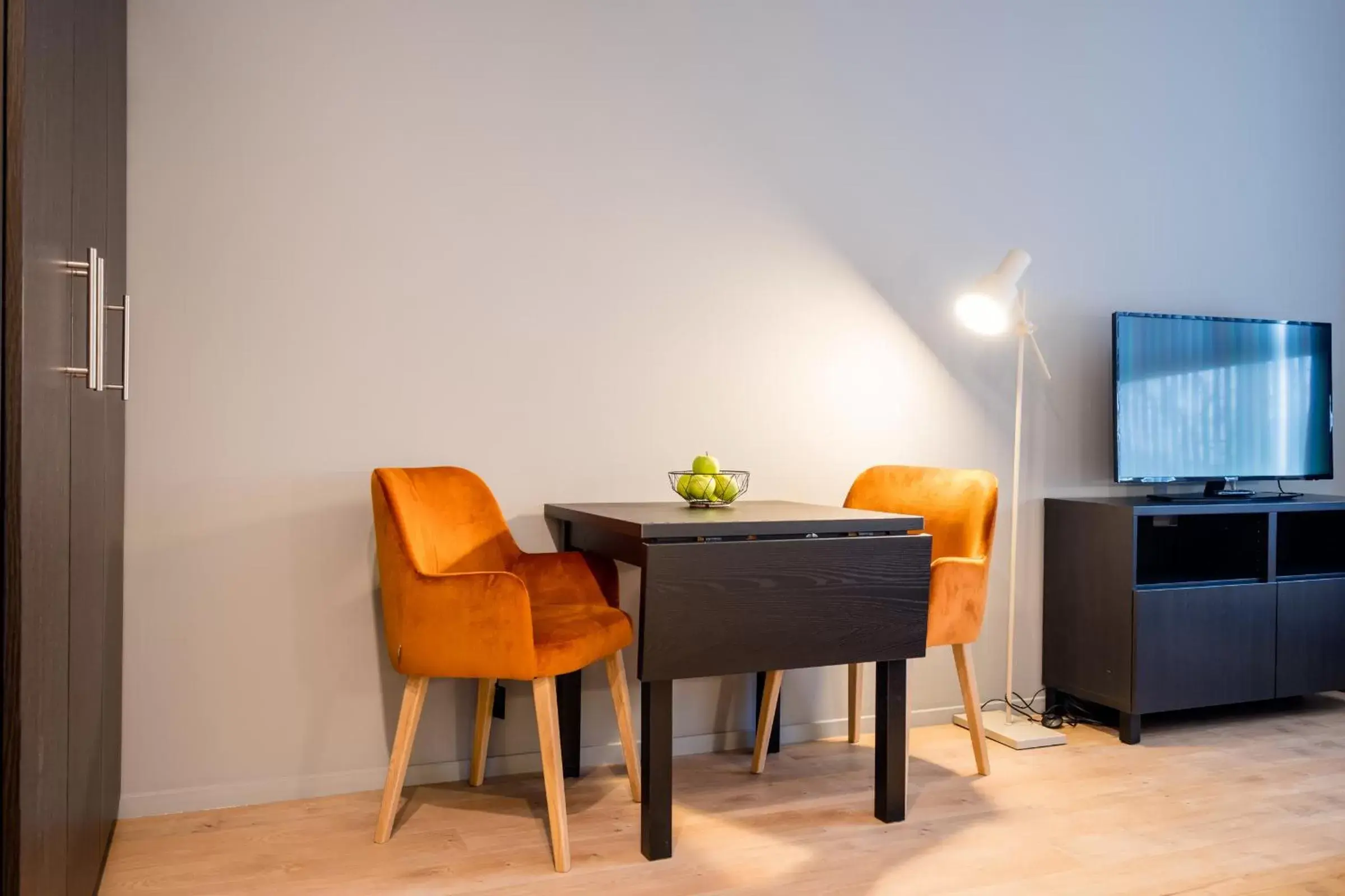 Seating area, TV/Entertainment Center in Nero Office Hotel & City Café