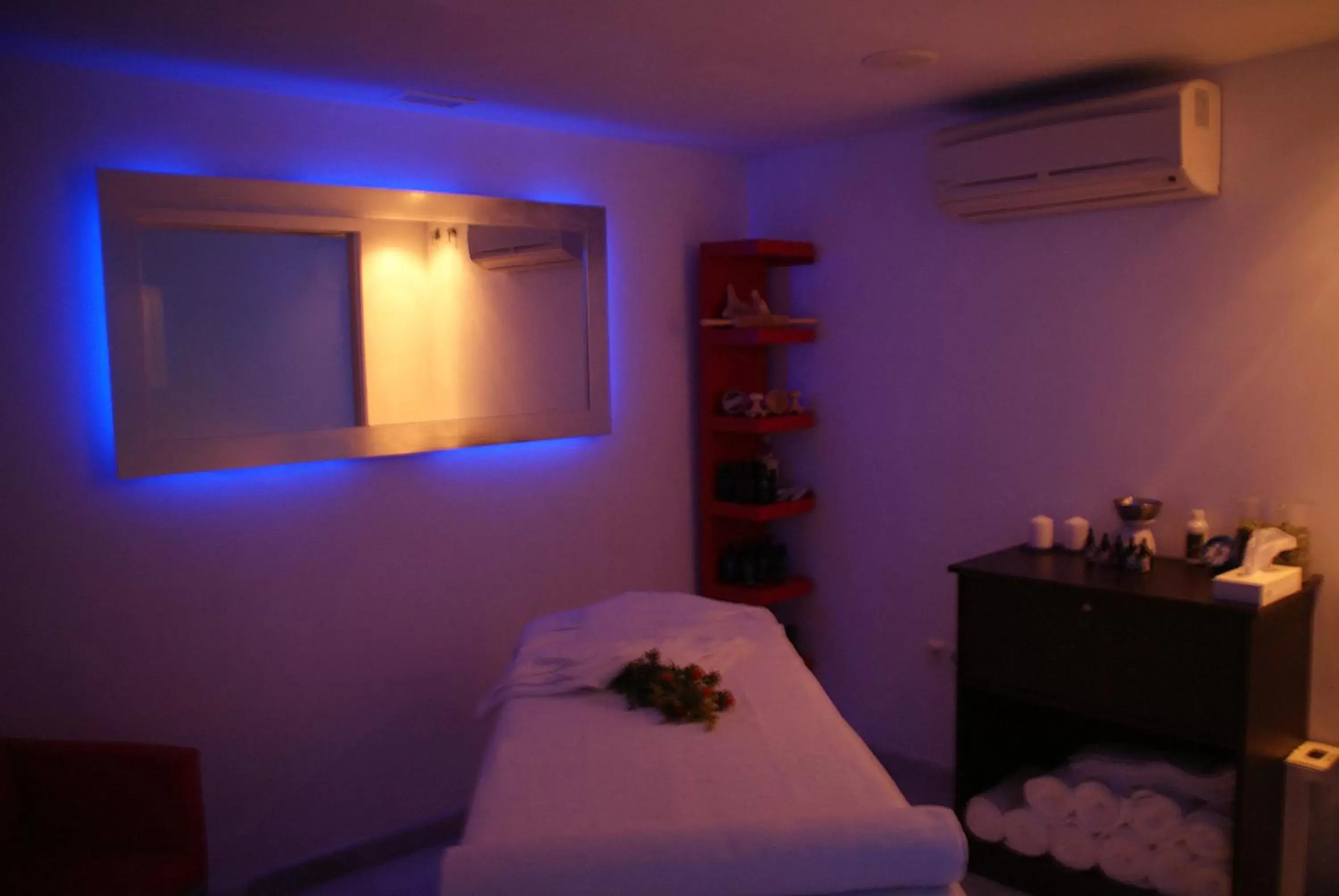 Massage, TV/Entertainment Center in Hotel Ritual Torremolinos- Adults Only