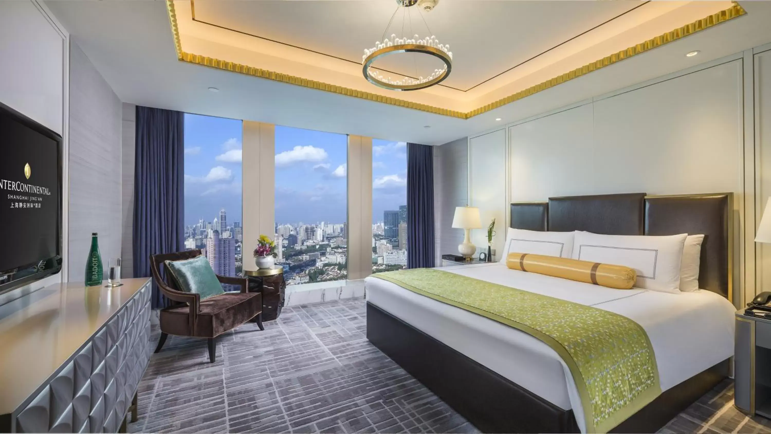 Photo of the whole room in InterContinental Shanghai Jing' An, an IHG Hotel