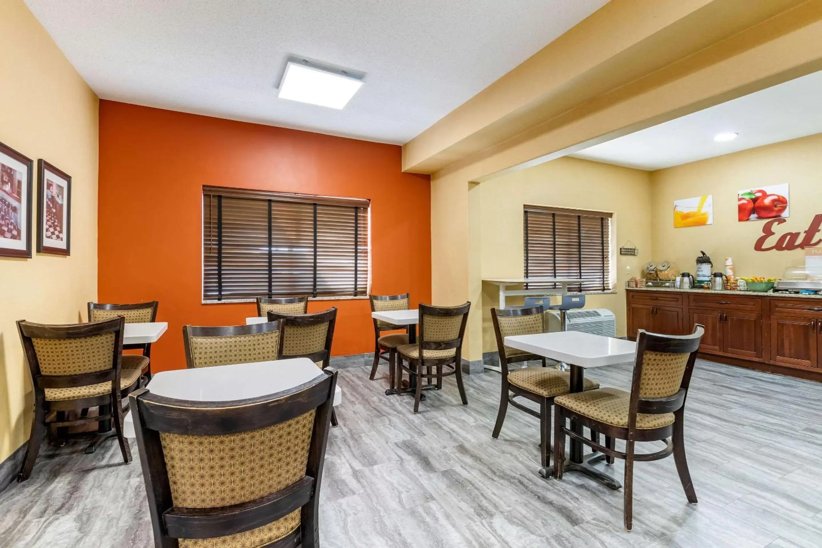 Restaurant/Places to Eat in Quality Inn & Suites Mason City