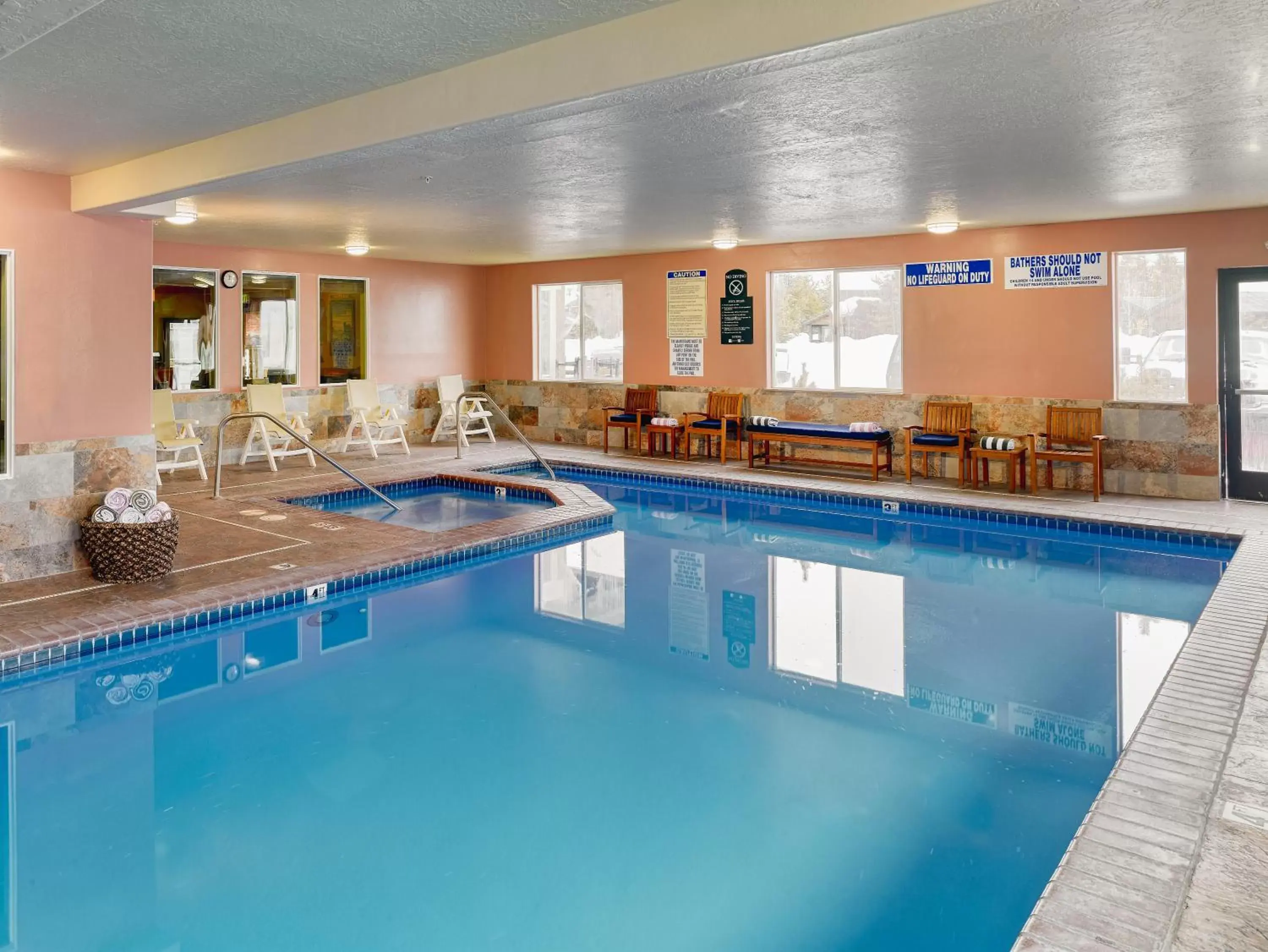 Swimming Pool in Yellowstone Park Hotel