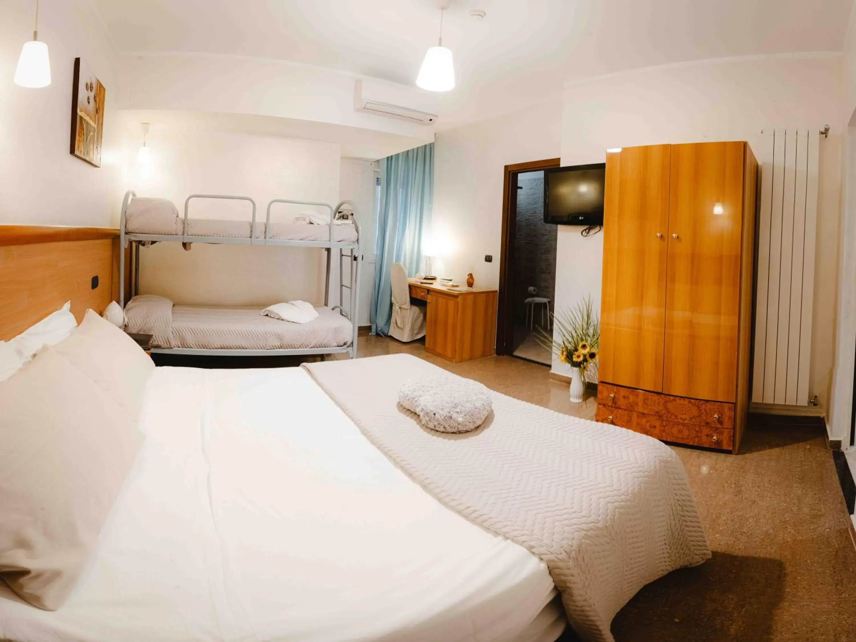 Bed in Accord Le Rose Bed in Accord Le Rose