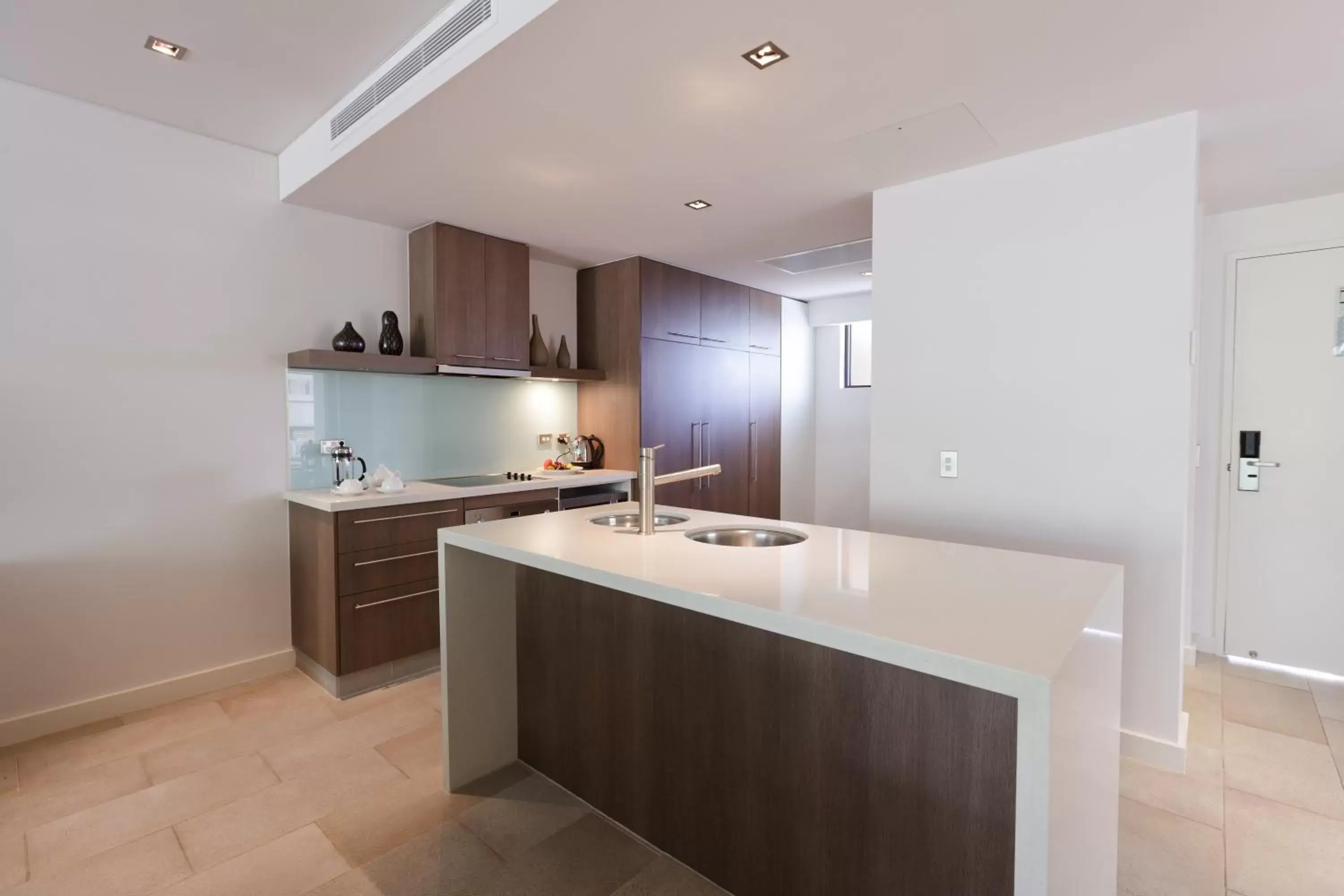 Kitchen or kitchenette, Kitchen/Kitchenette in Pullman Palm Cove Sea Temple Resort & Spa