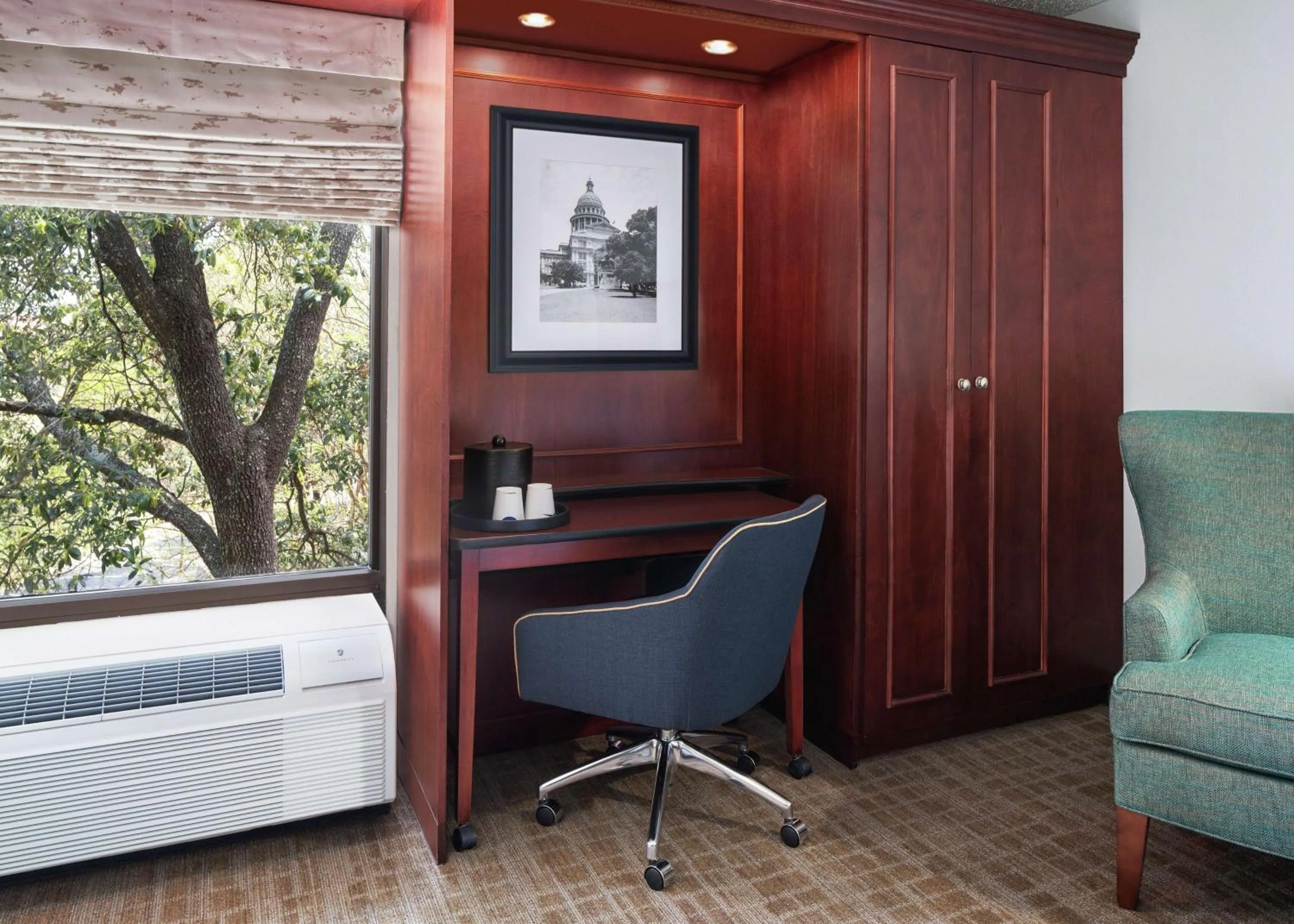 Bedroom in Hampton Inn Austin North