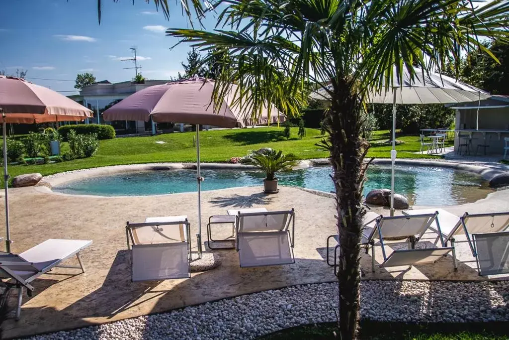 Swimming Pool in B&B La Magia dei Sogni Relais