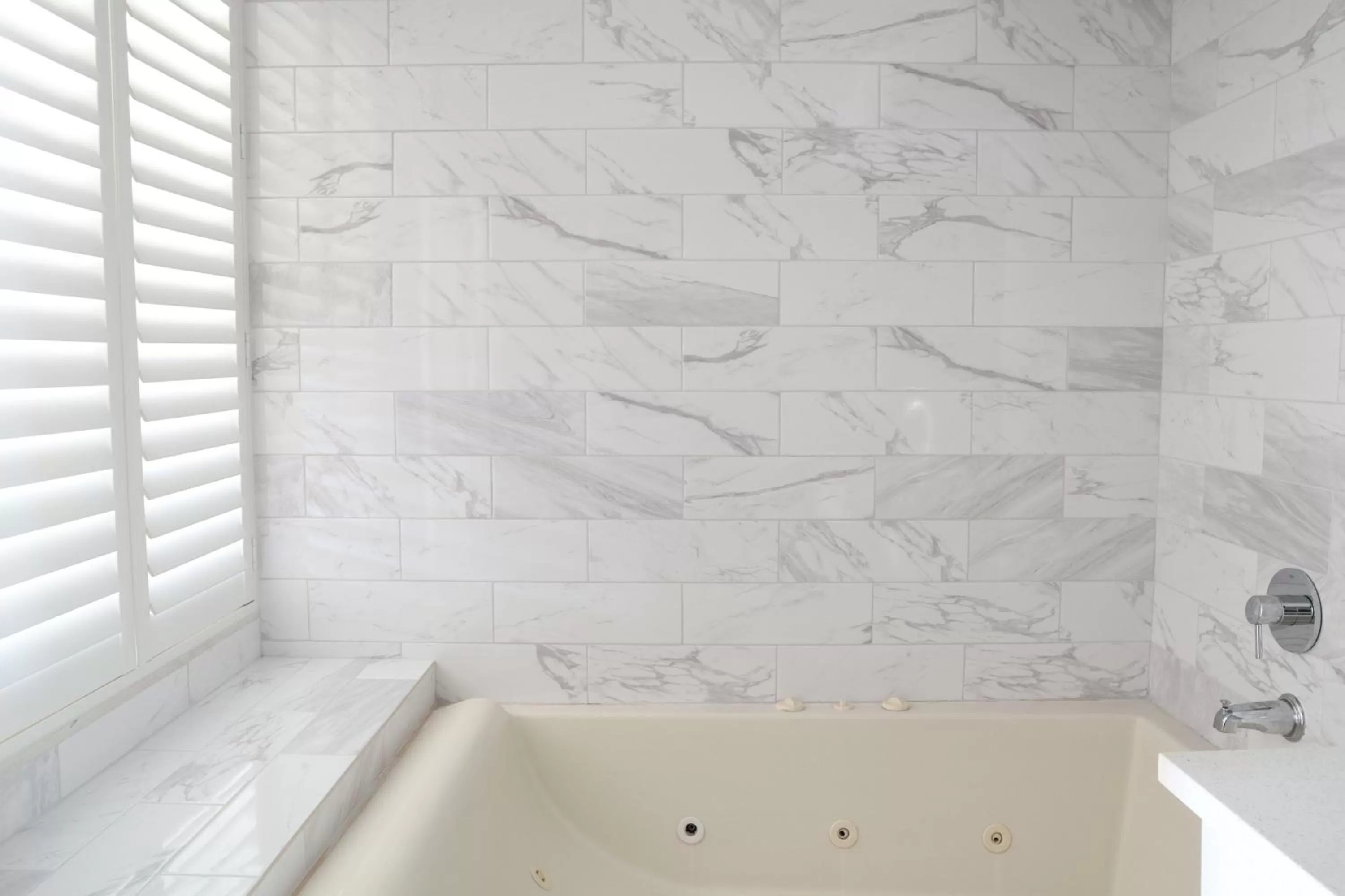 Bath in Days Inn by Wyndham Near City Of Hope