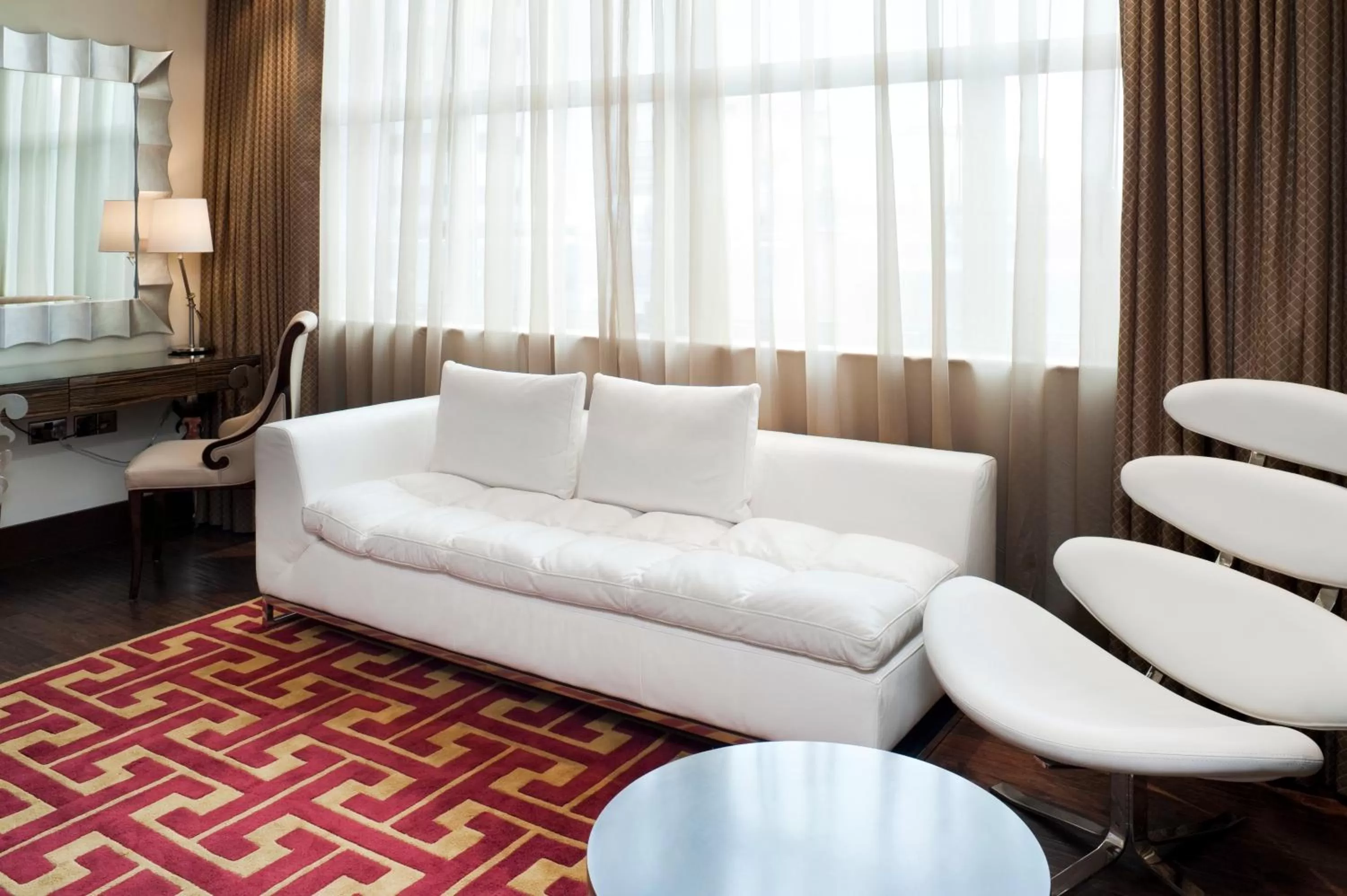 Photo of the whole room in Hotel Indigo London Tower Hill by IHG