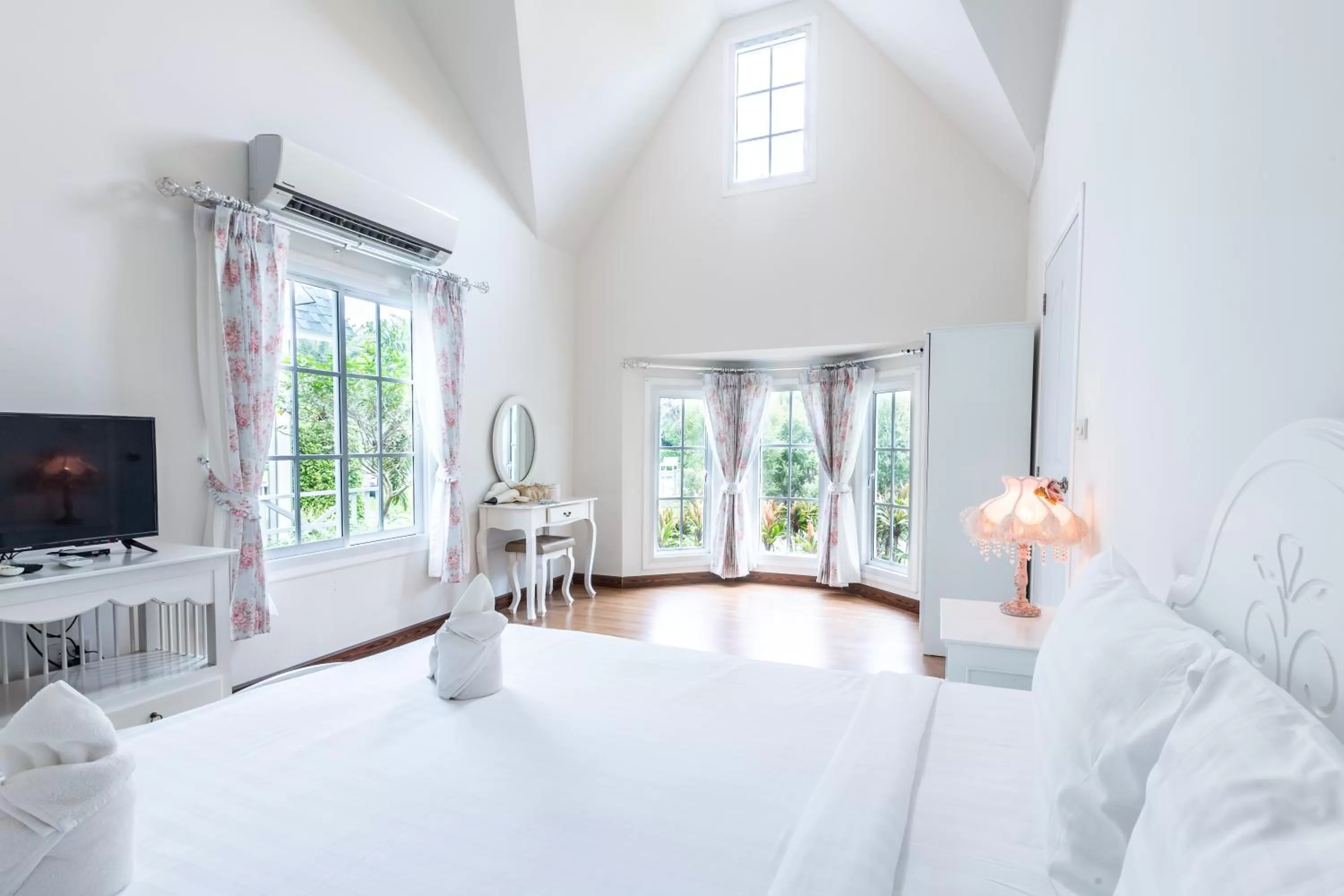 Bed in Sakarin Valley Resort