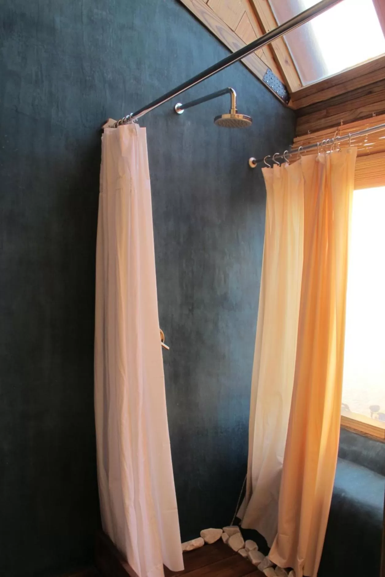 Bath in Caliu Earthship Ecolodge