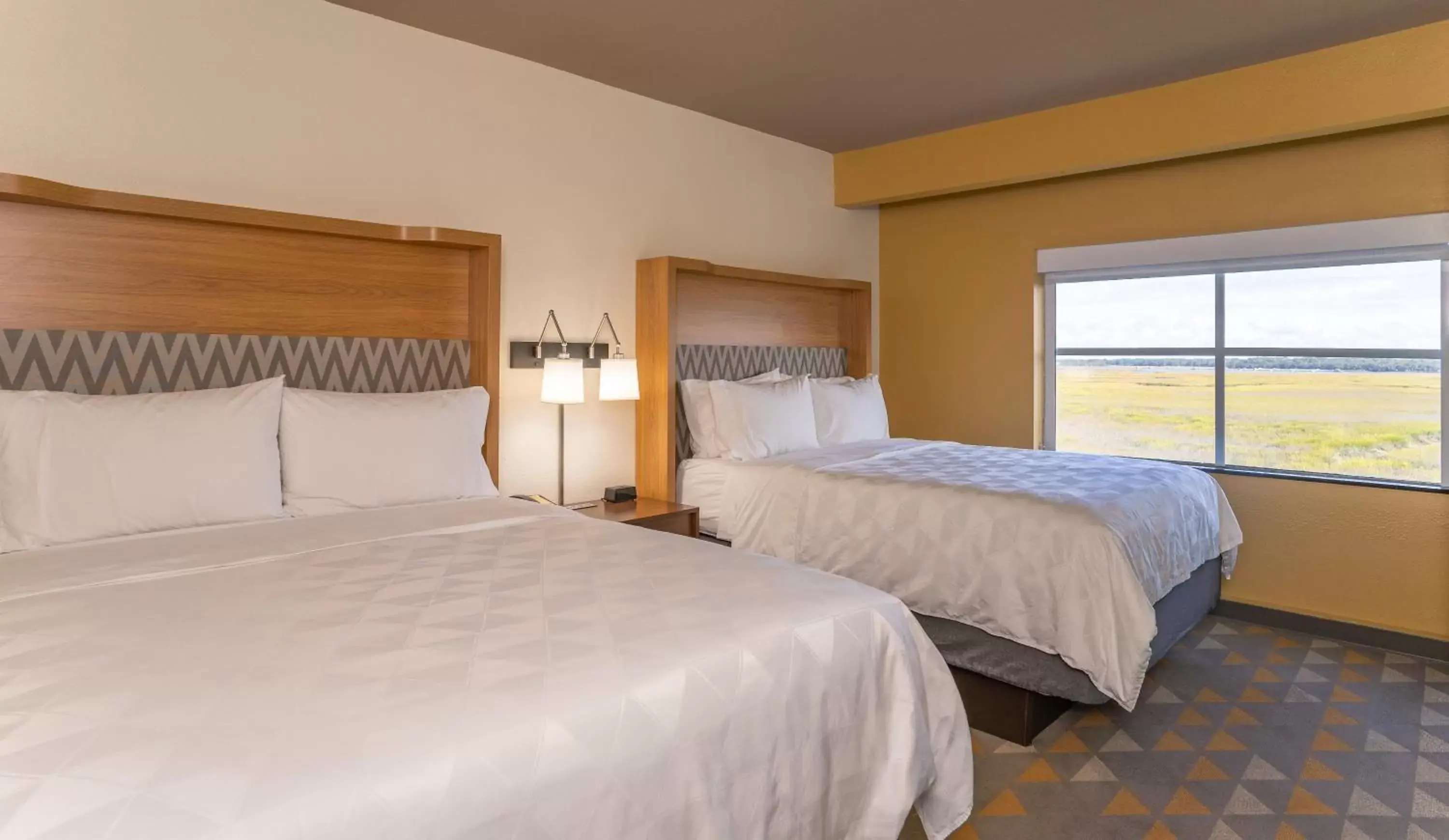 Bedroom, Bed in Holiday Inn Hotel & Suites Beaufort at Highway 21, an IHG Hotel