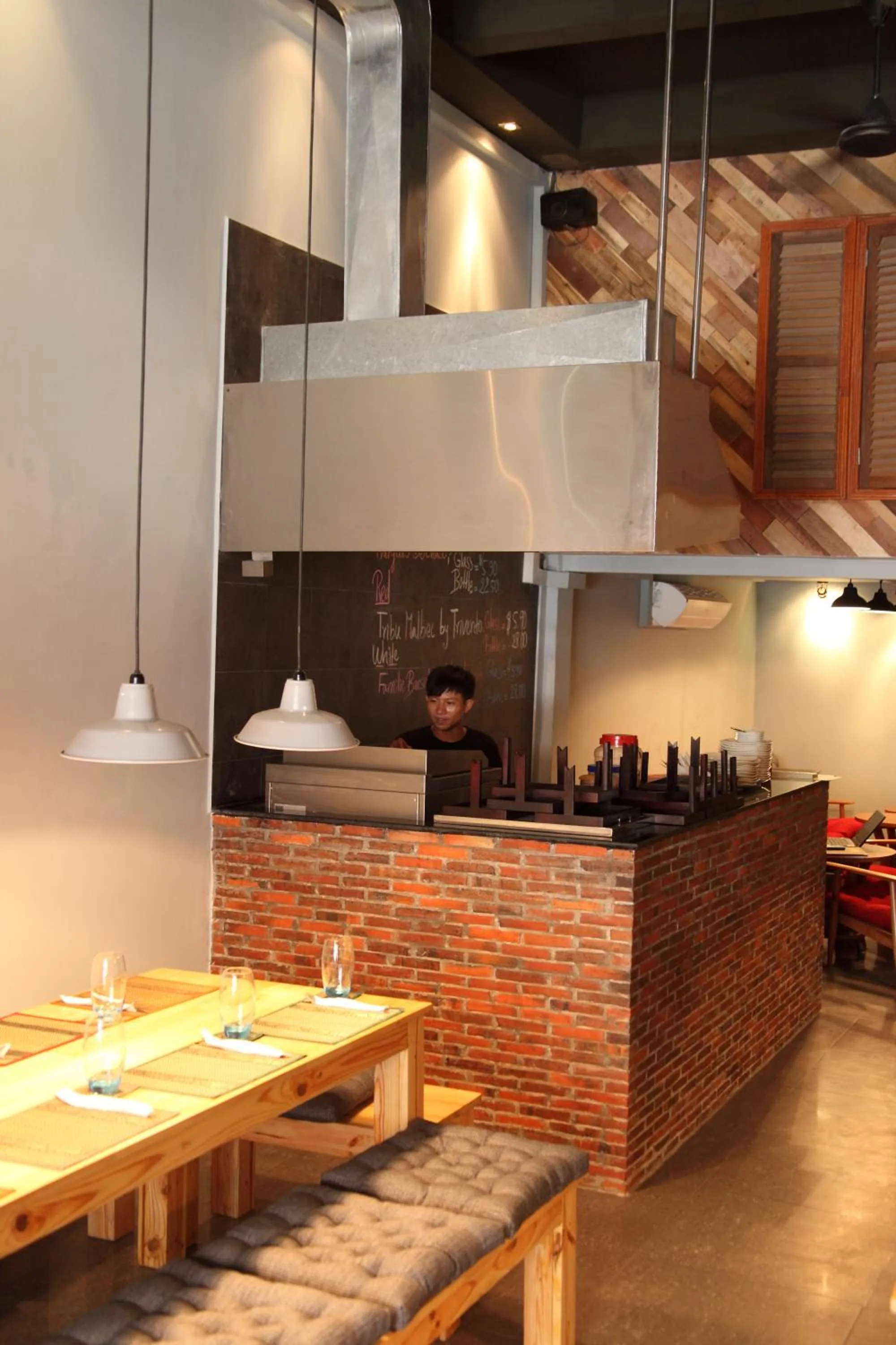 Restaurant/places to eat in The Local - Riverside