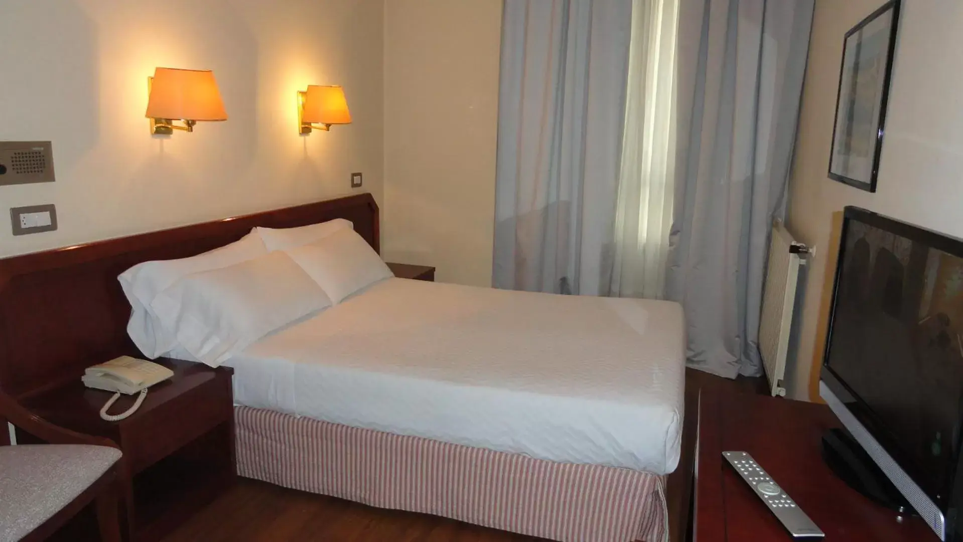 Bed in Hotel Compostela Vigo