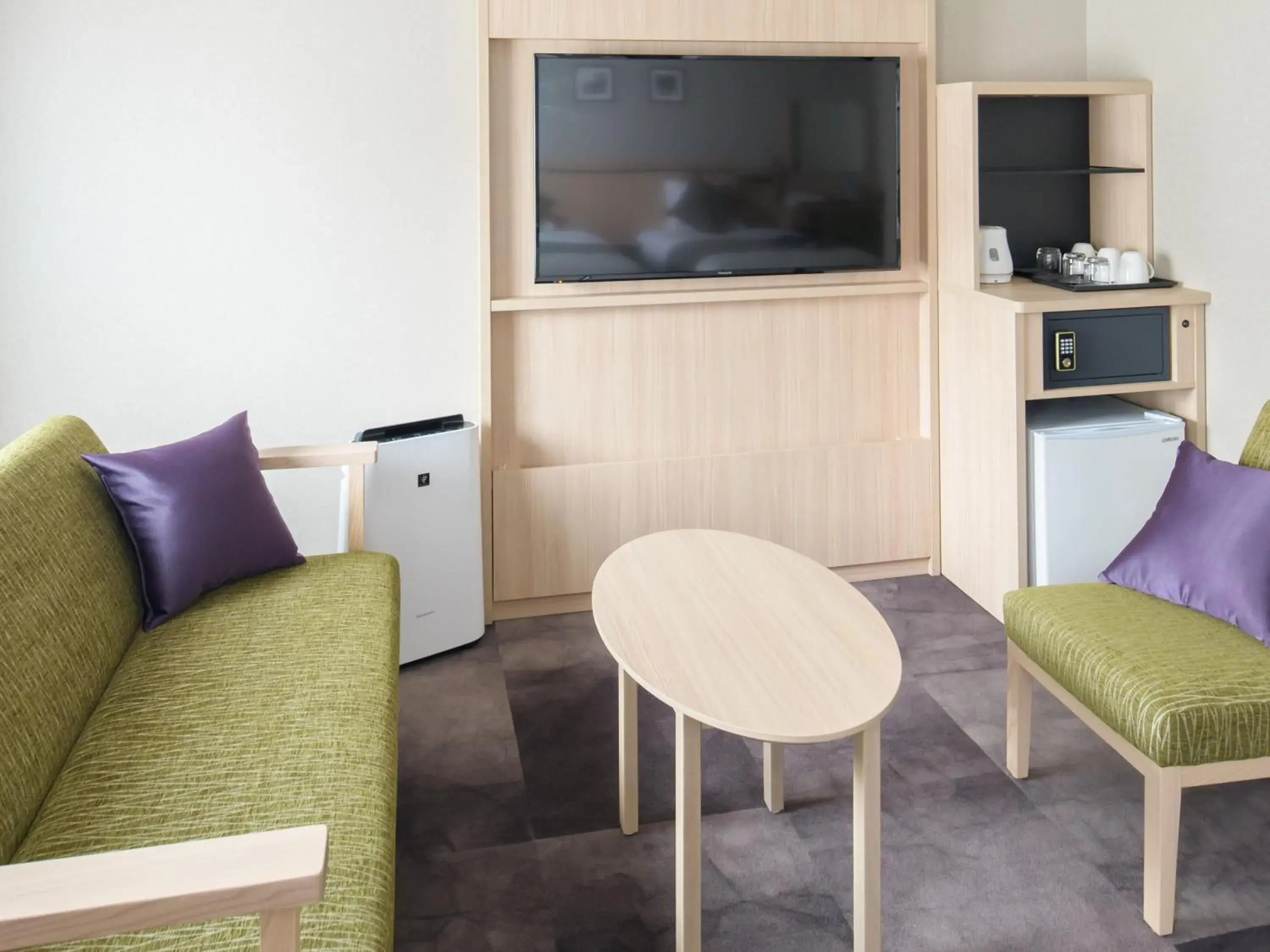 Living room, TV/Entertainment Center in Nara Royal Hotel