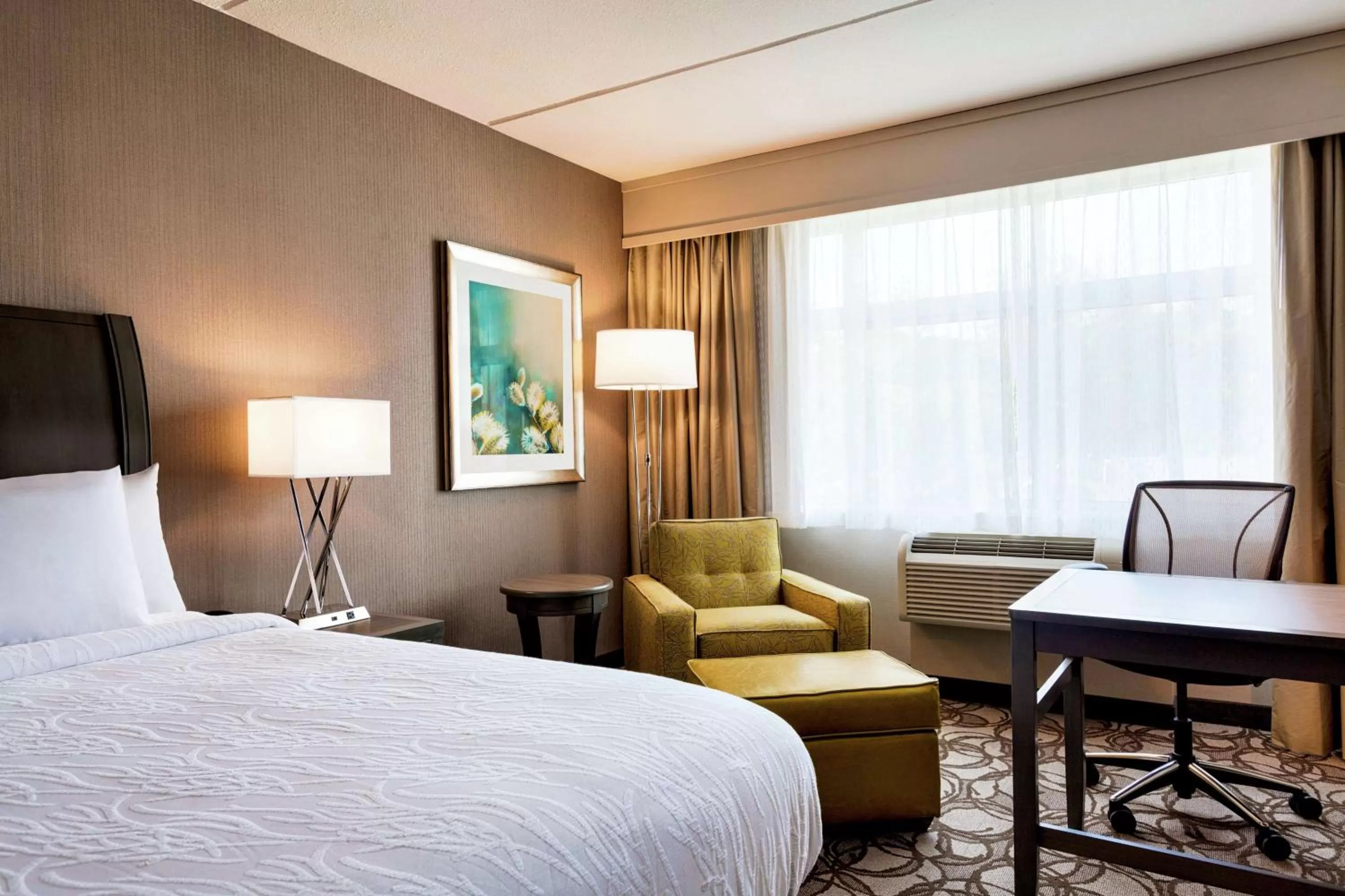 Bedroom, Bed in Hilton Garden Inn Lenox Pittsfield