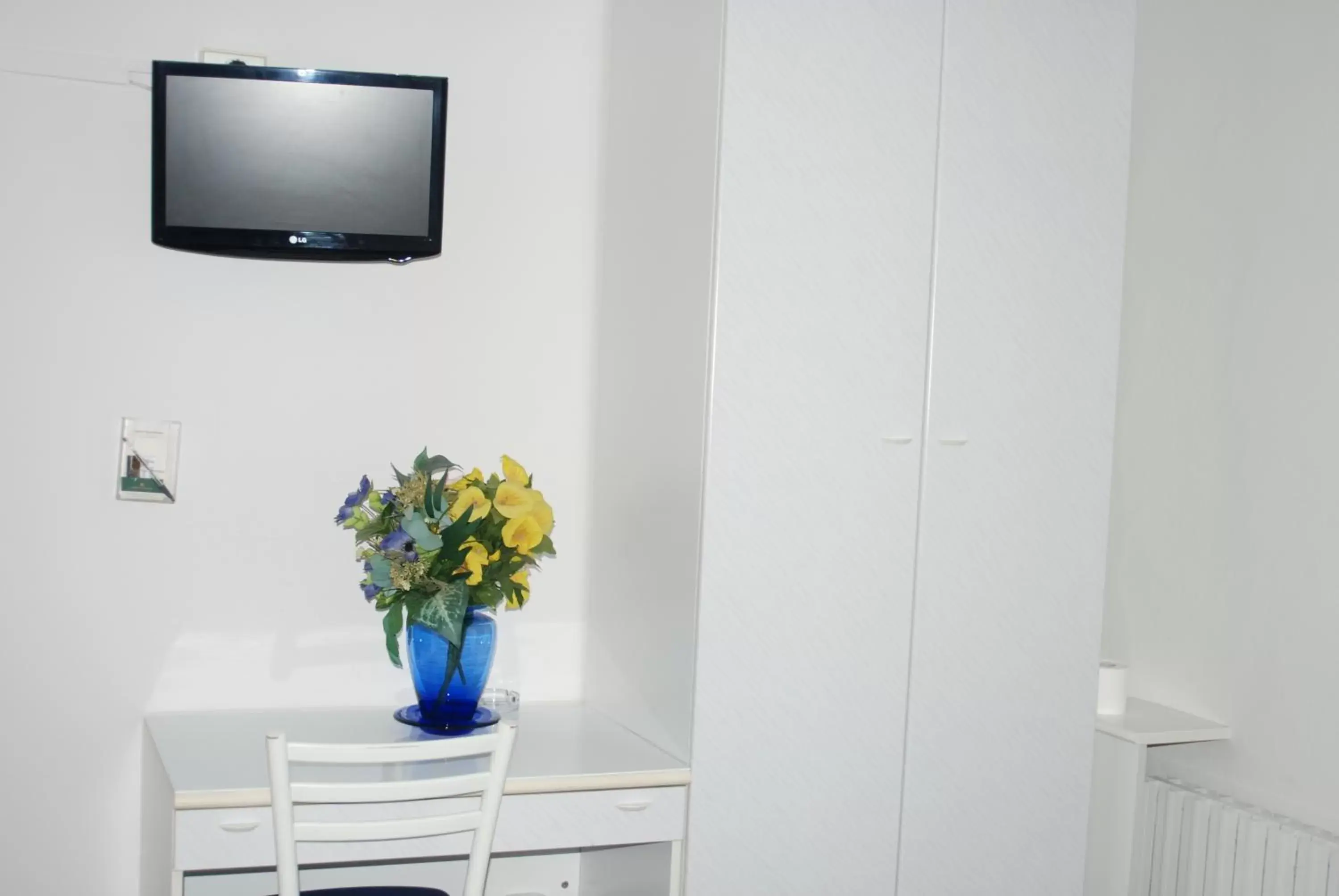 TV and multimedia, TV/Entertainment Center in Hotel Tuscolano