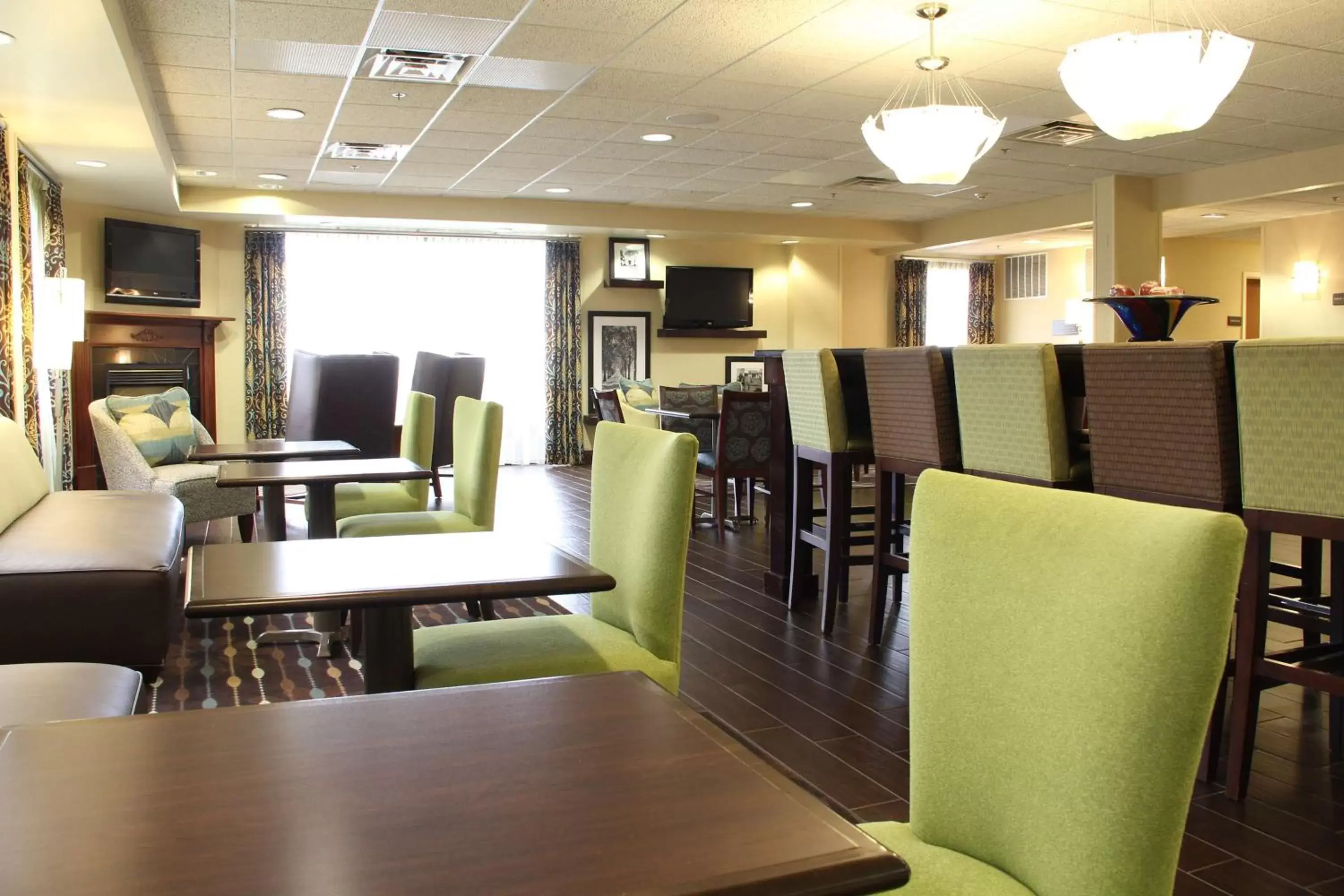 Lobby or reception, Restaurant/Places to Eat in Hampton Inn Danville