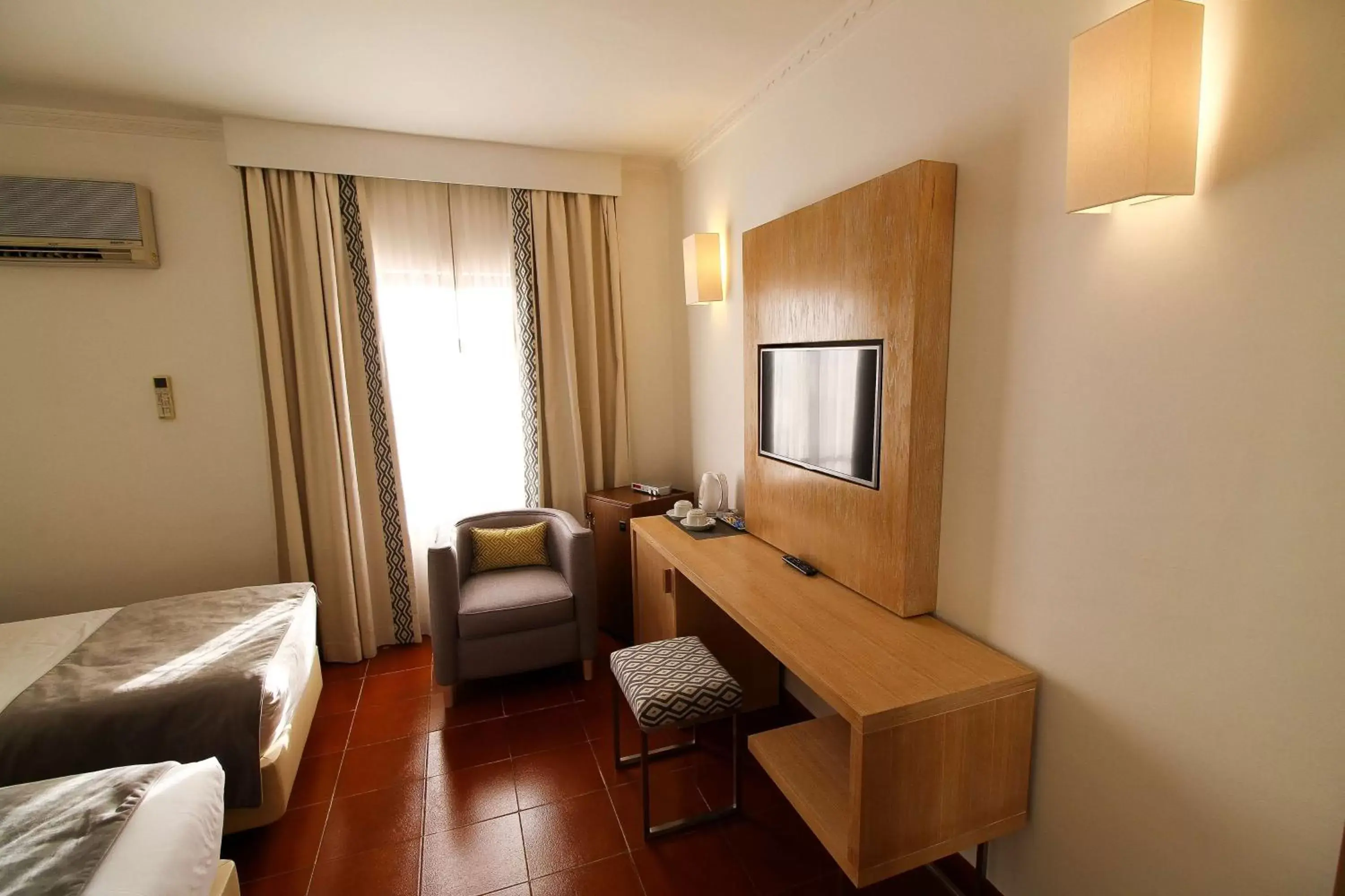 Photo of the whole room, TV/Entertainment Center in Best Western Hotel Dom Bernardo