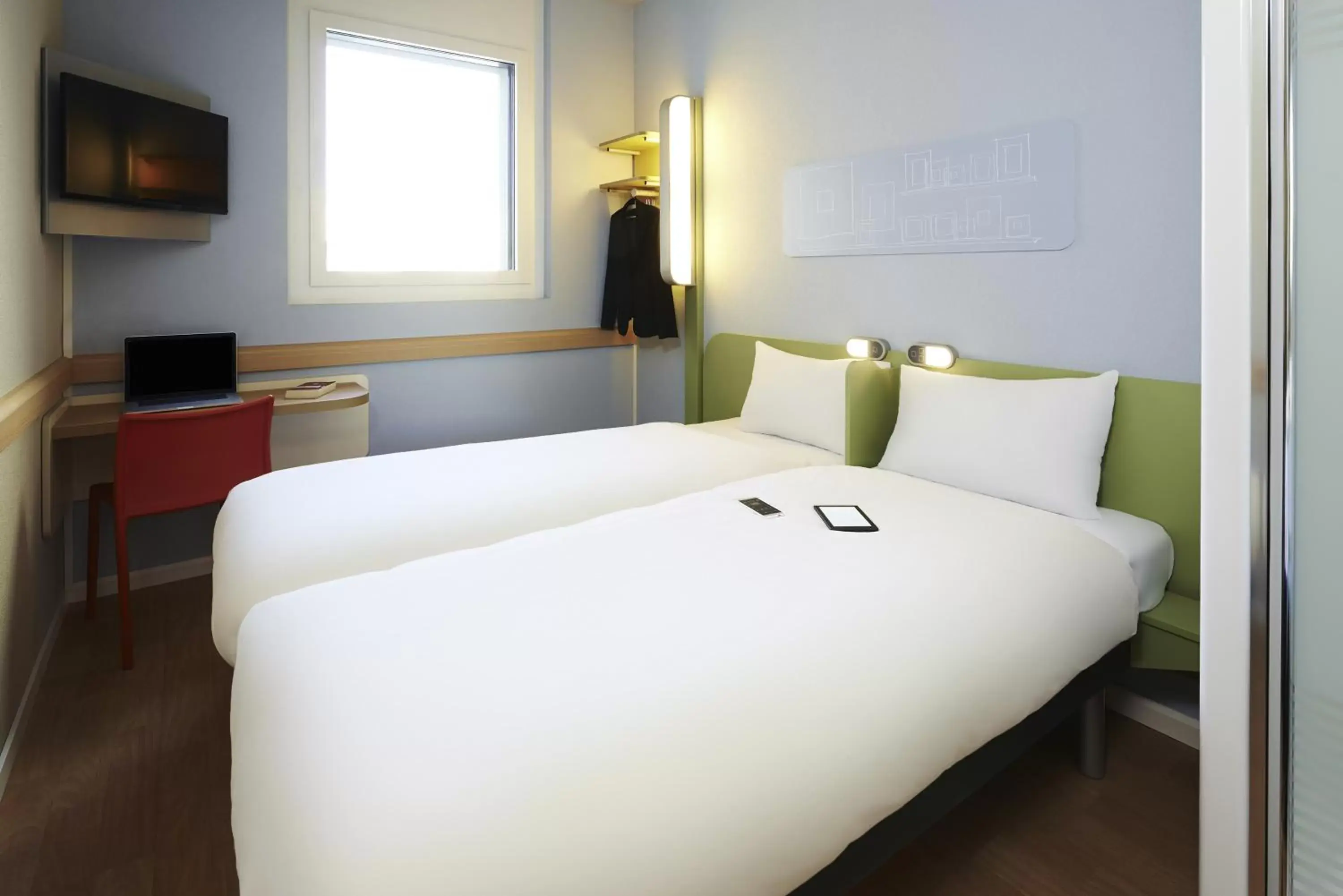 Bedroom, Bed in Hotel Ibis Budget Lyon Eurexpo -