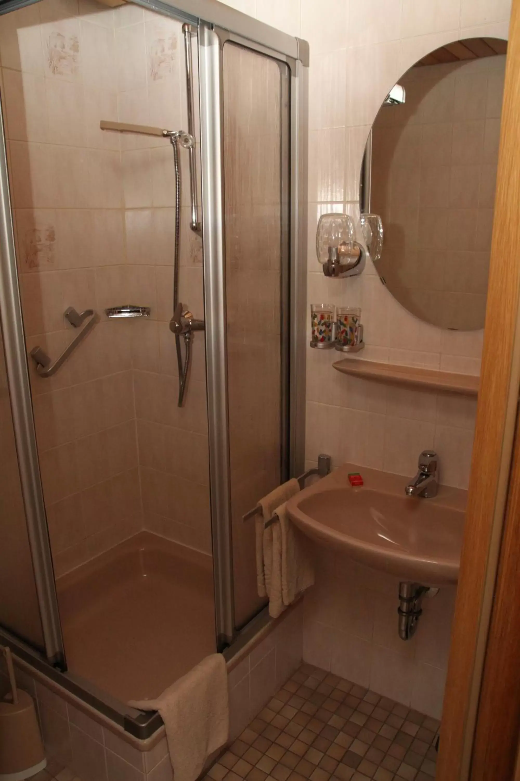 Shower, Bathroom in Zum Franziskaner