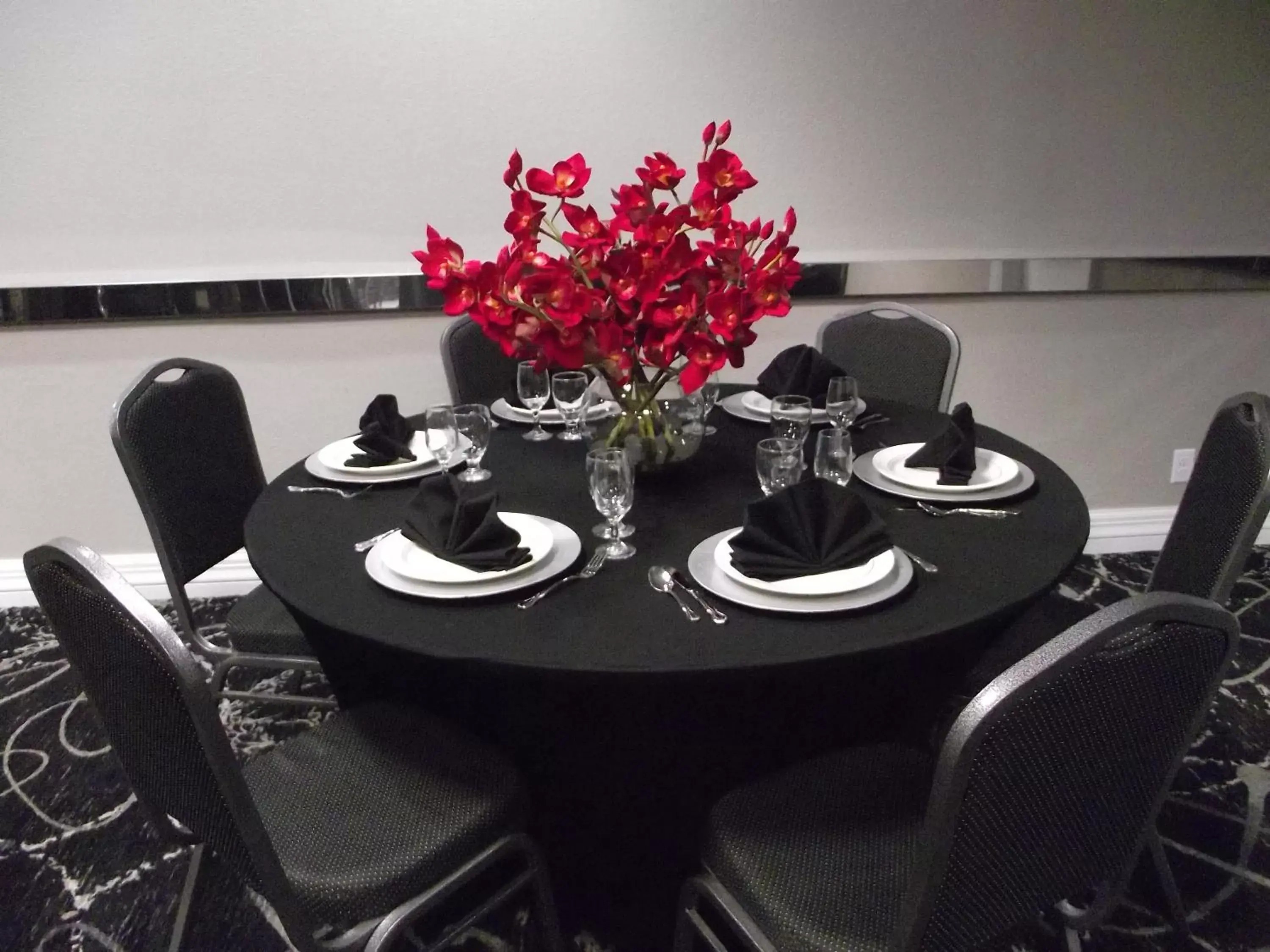 Banquet/Function facilities, Restaurant/Places to Eat in Ramada by Wyndham Des Moines Airport