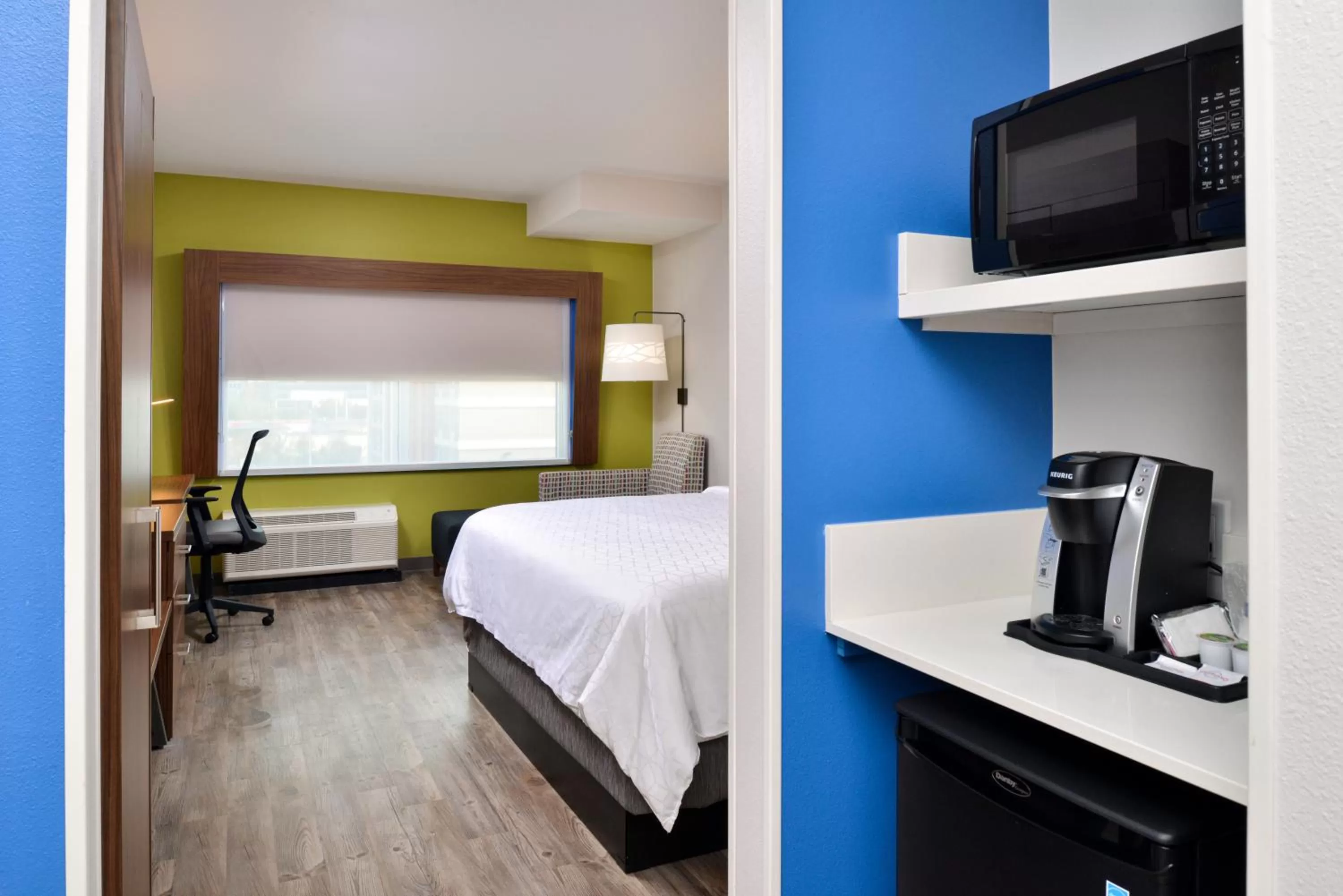 Photo of the whole room, Bed in Holiday Inn Express Orlando - South Park by IHG