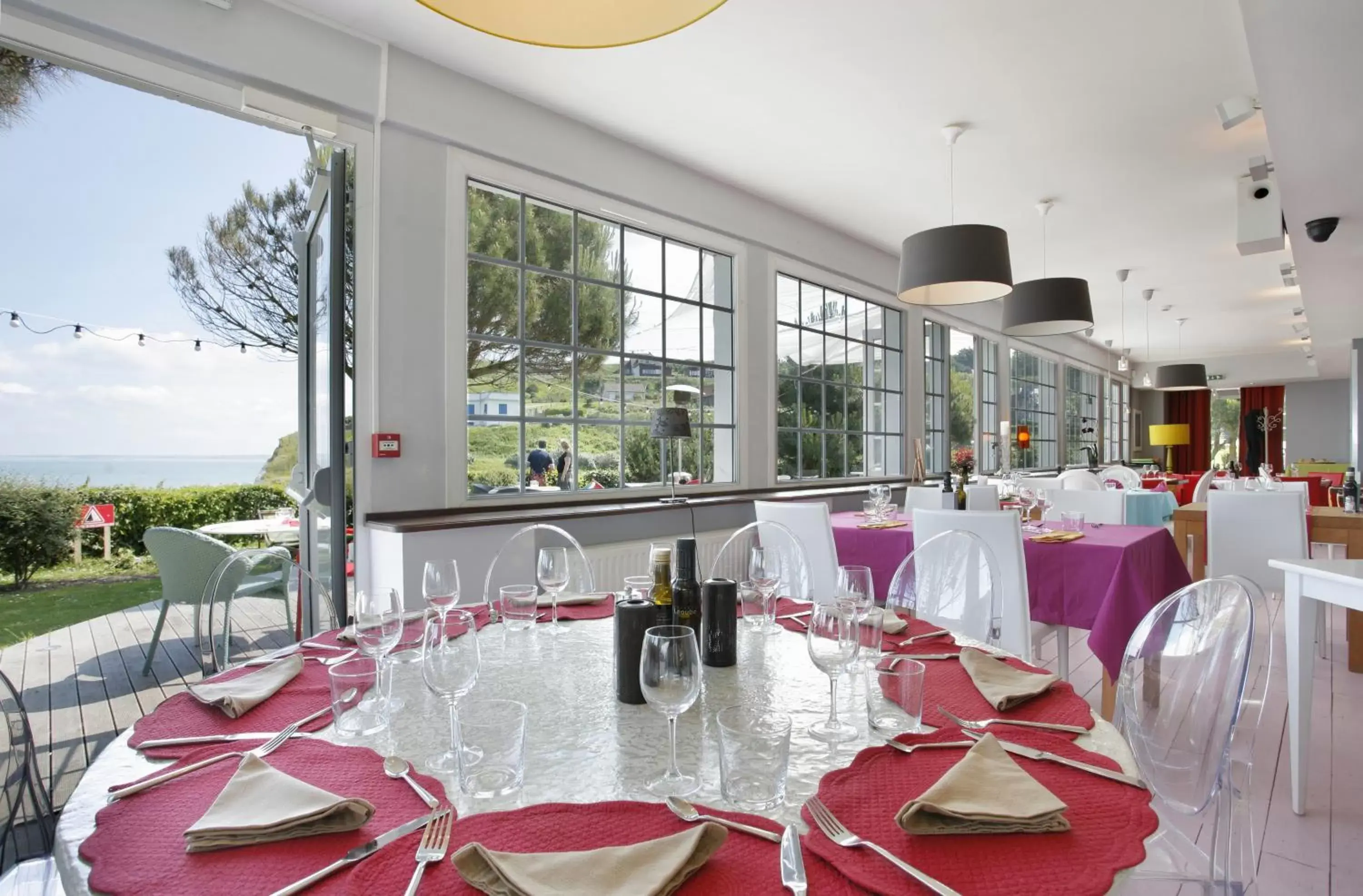 Restaurant/places to eat in The Originals Hôtel Le Cise Restaurant Chambres et Suites Restaurant/places to eat in The Originals Hôtel Le Cise Restaurant Chambres et Suites