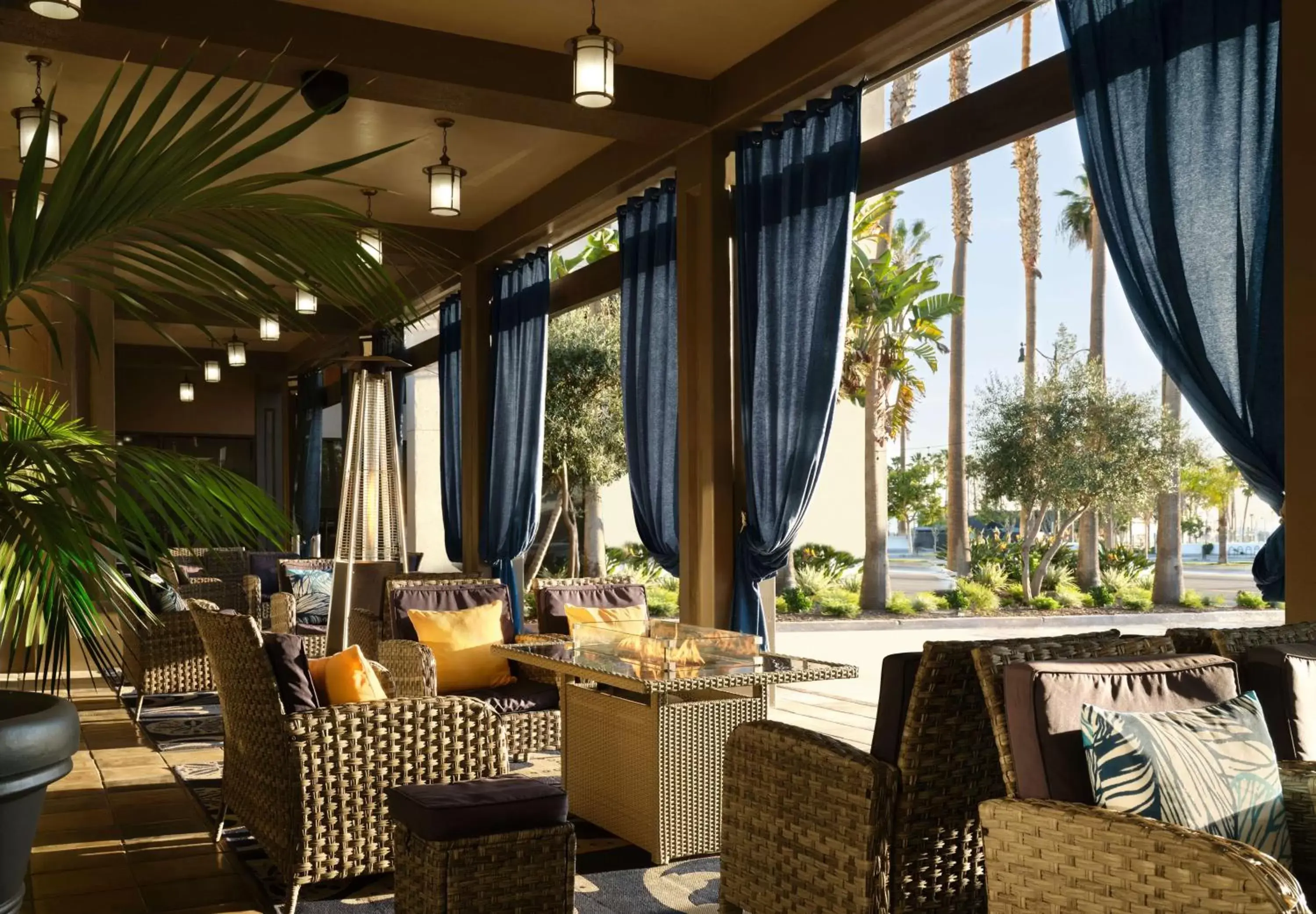 Restaurant/Places to Eat in Sonesta Redondo Beach and Marina