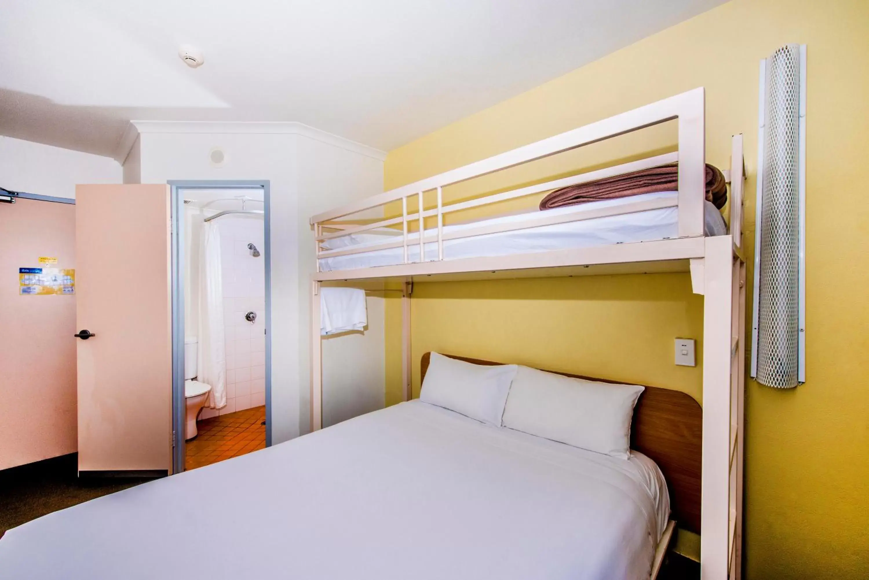 Bedroom, Bunk Bed in ibis Budget - Dubbo