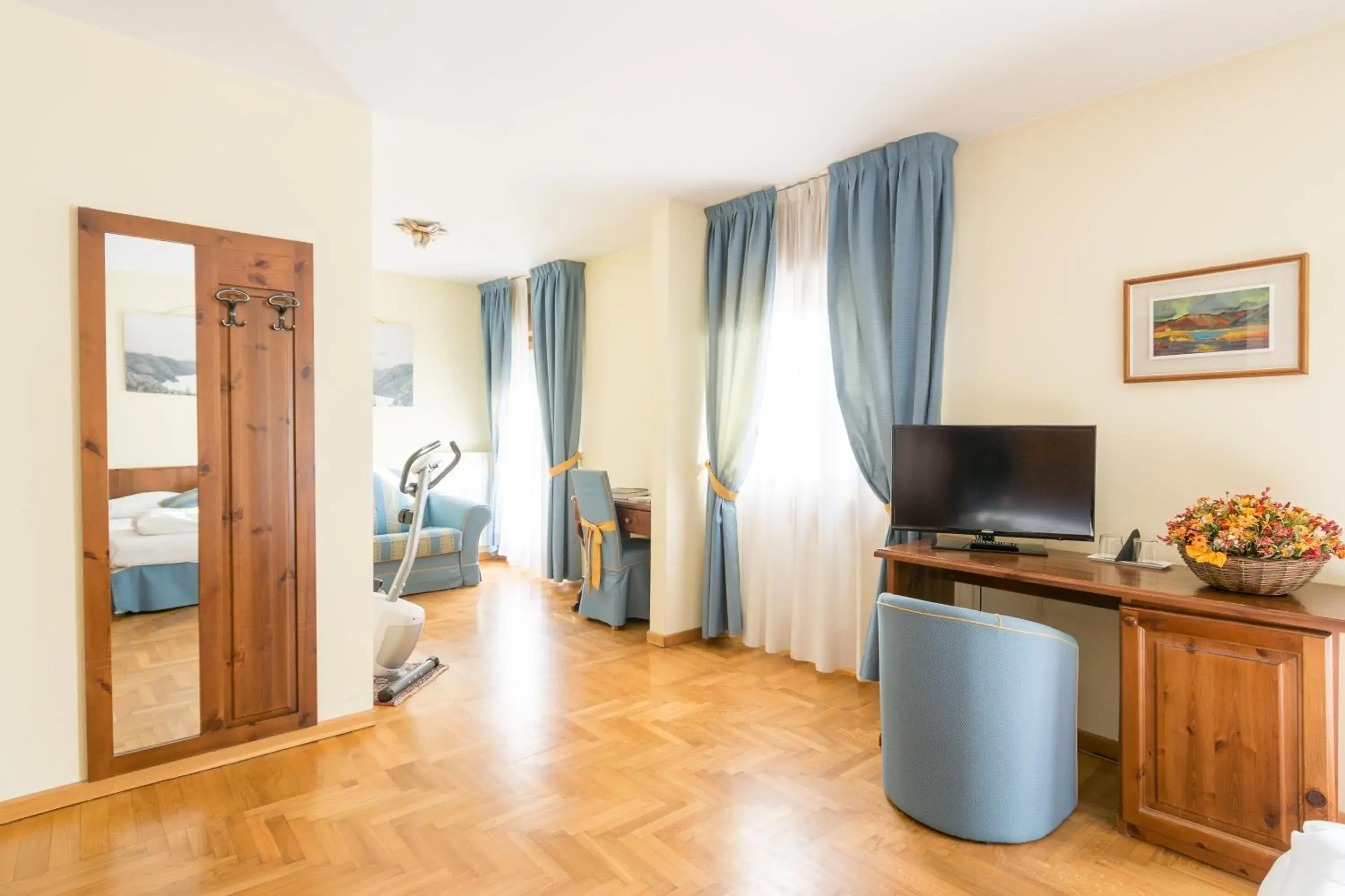 Bedroom, TV/Entertainment Center in Hotel Belvedere Dolomiti